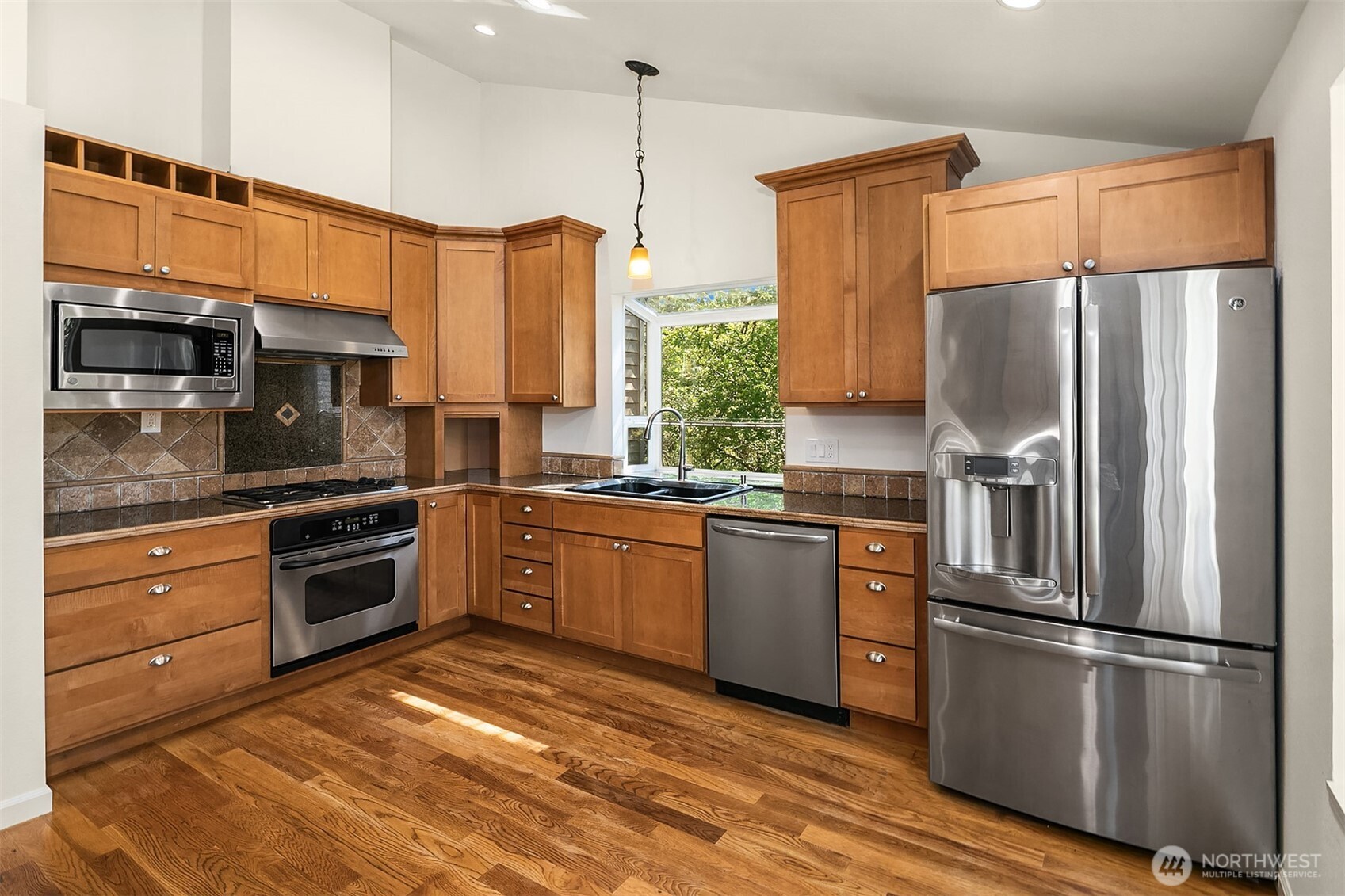 14236 95th Avenue NE, Kirkland, WA 98034