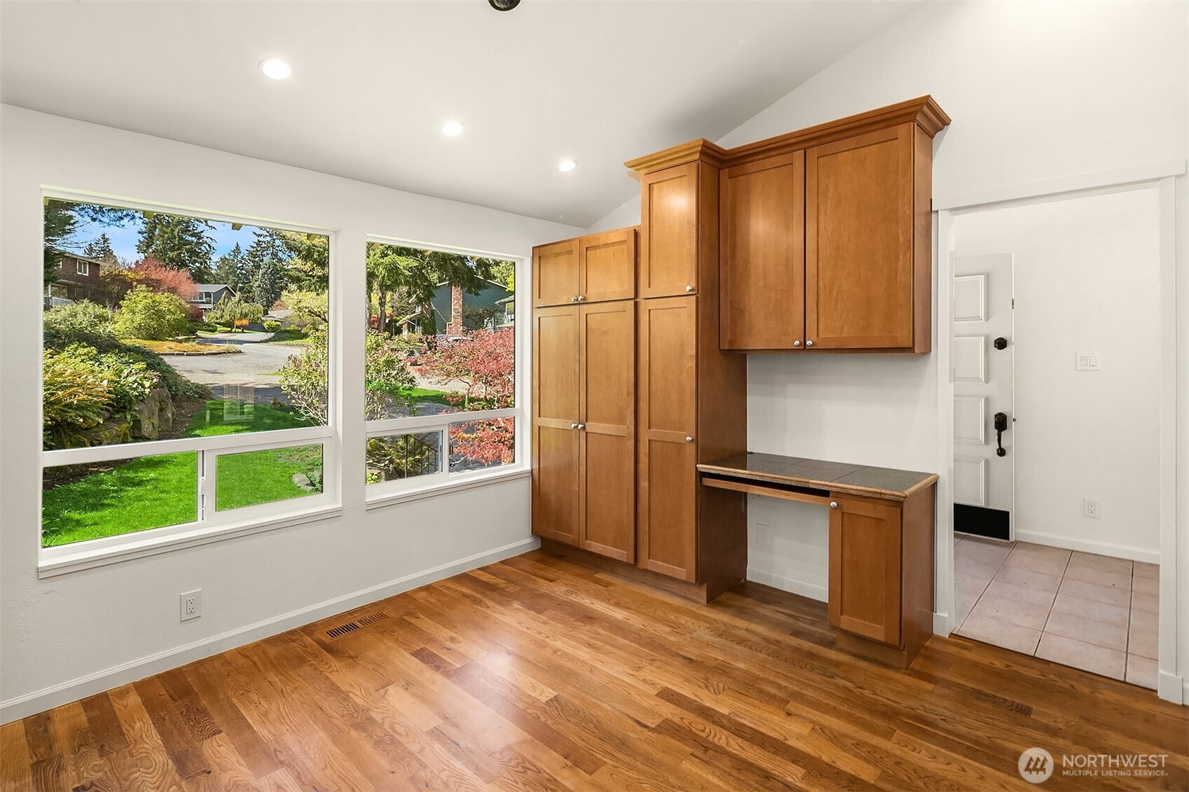 14236 95th Avenue NE, Kirkland, WA 98034