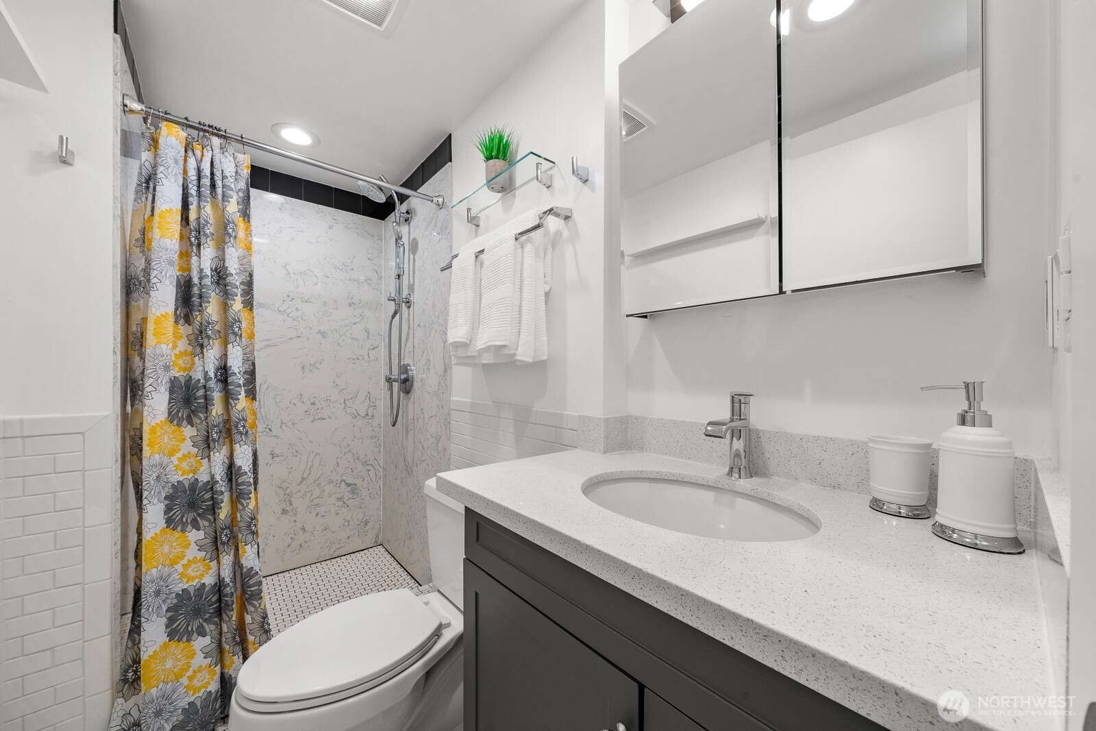 912 3rd Avenue W #101, Seattle, WA 98119-3751