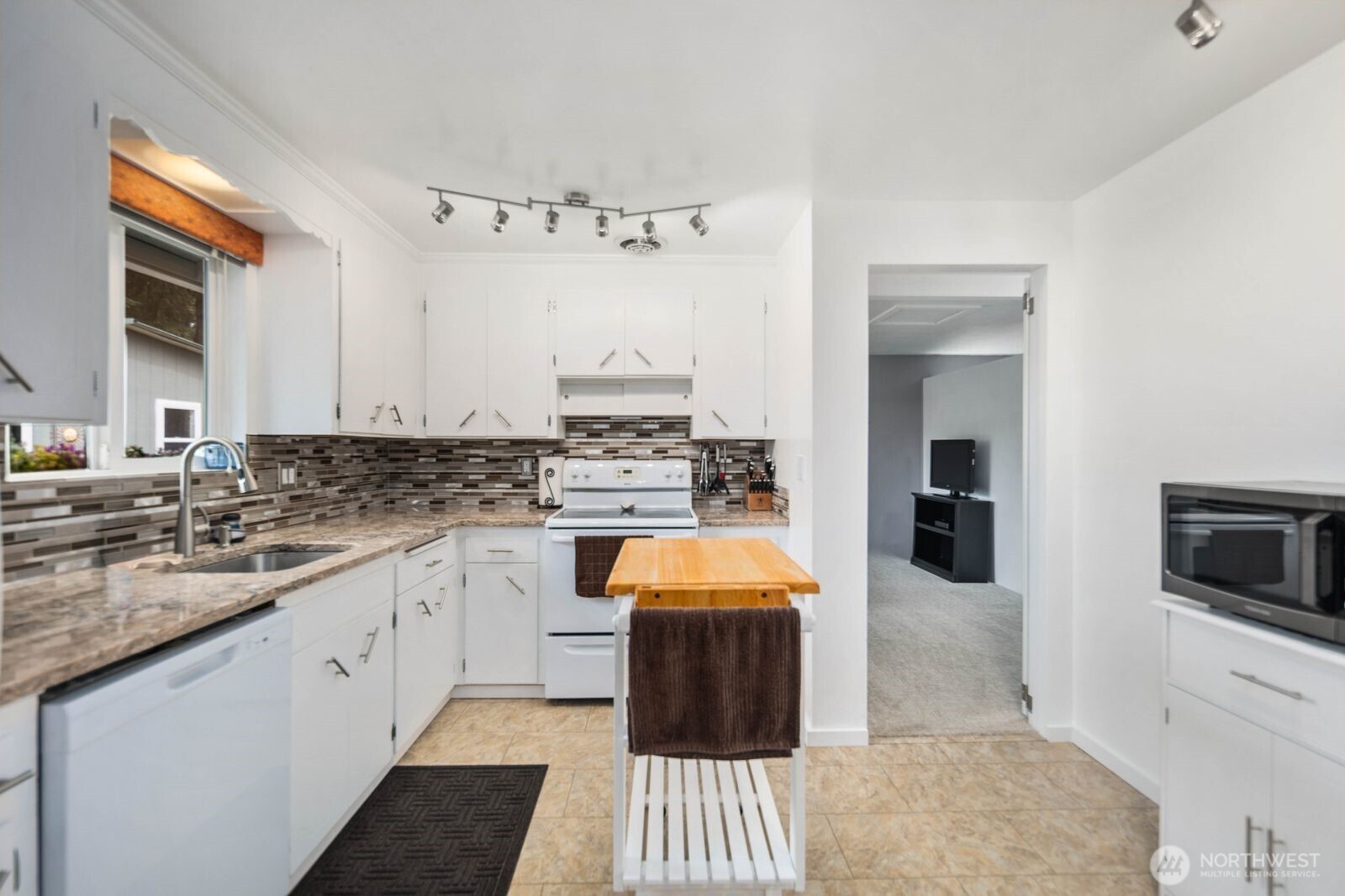 8014 NE 141st Street , Kirkland, WA 98034