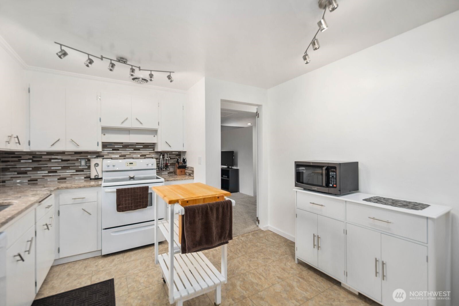 8014 NE 141st Street , Kirkland, WA 98034