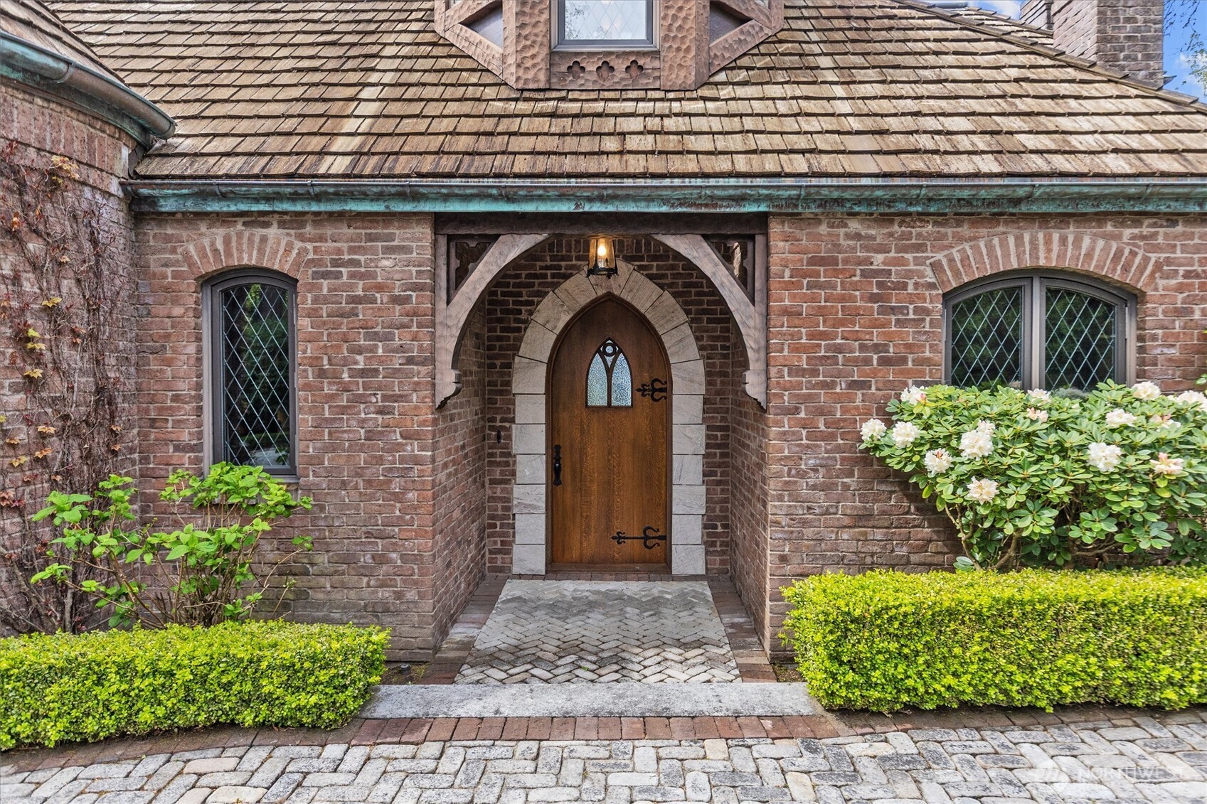 4725 W Mercer Way , Mercer Island, WA 98040-4332