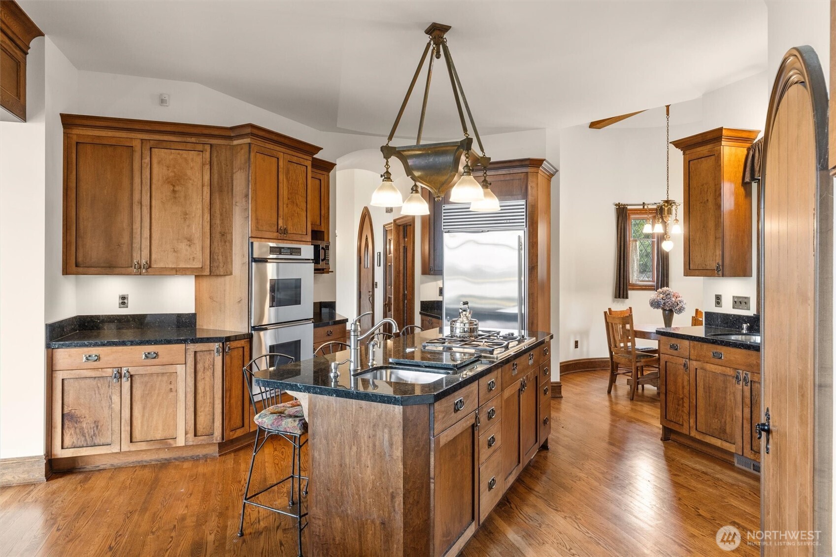 4725 W Mercer Way , Mercer Island, WA 98040-4332