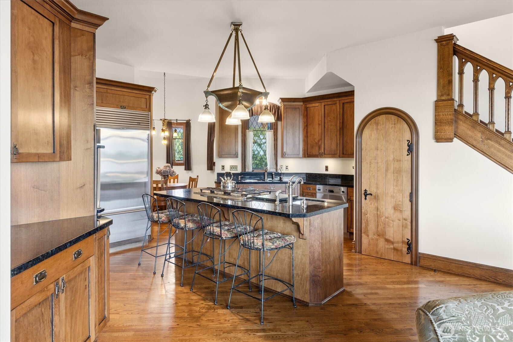4725 W Mercer Way , Mercer Island, WA 98040-4332