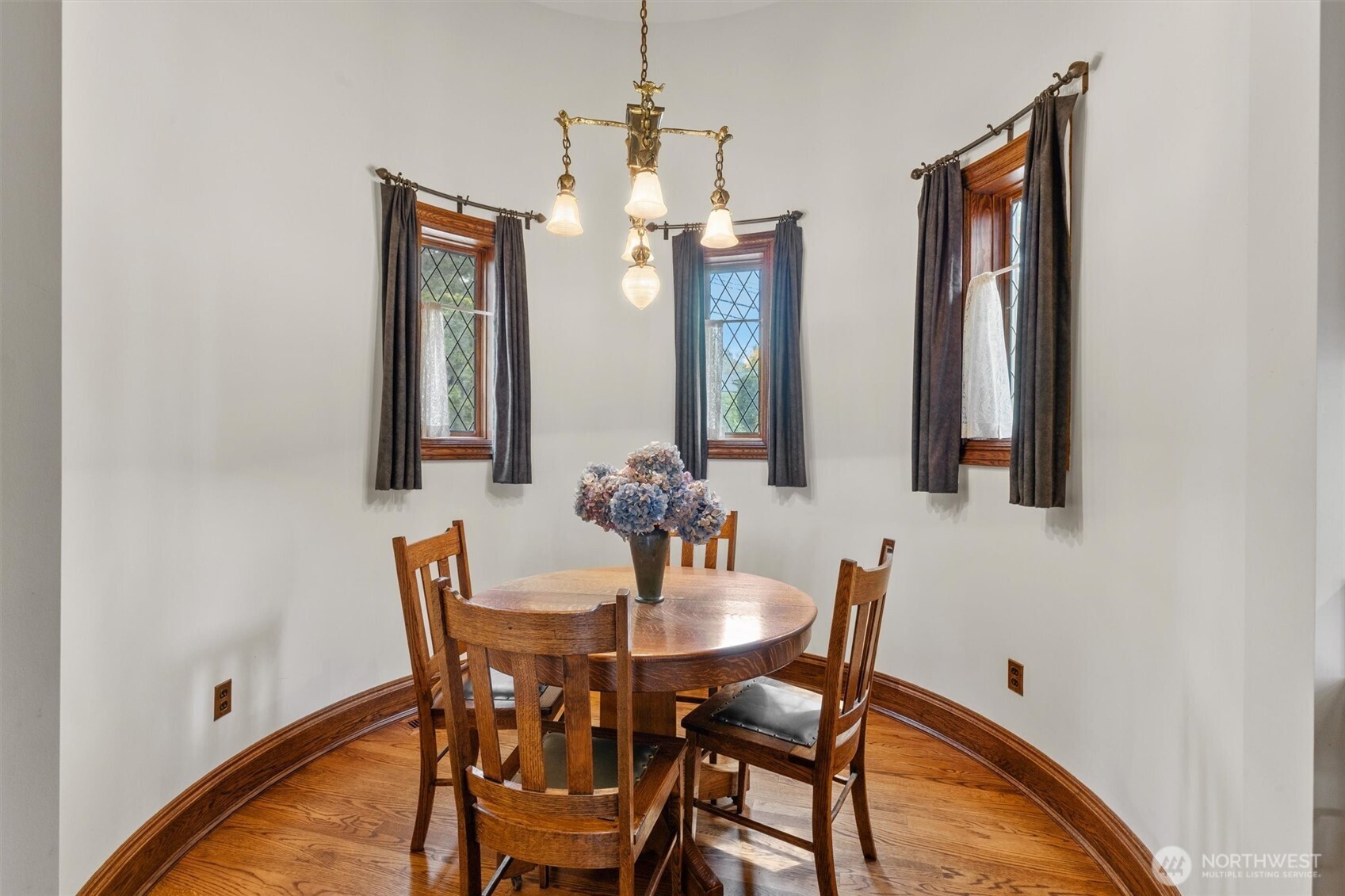 4725 W Mercer Way , Mercer Island, WA 98040-4332