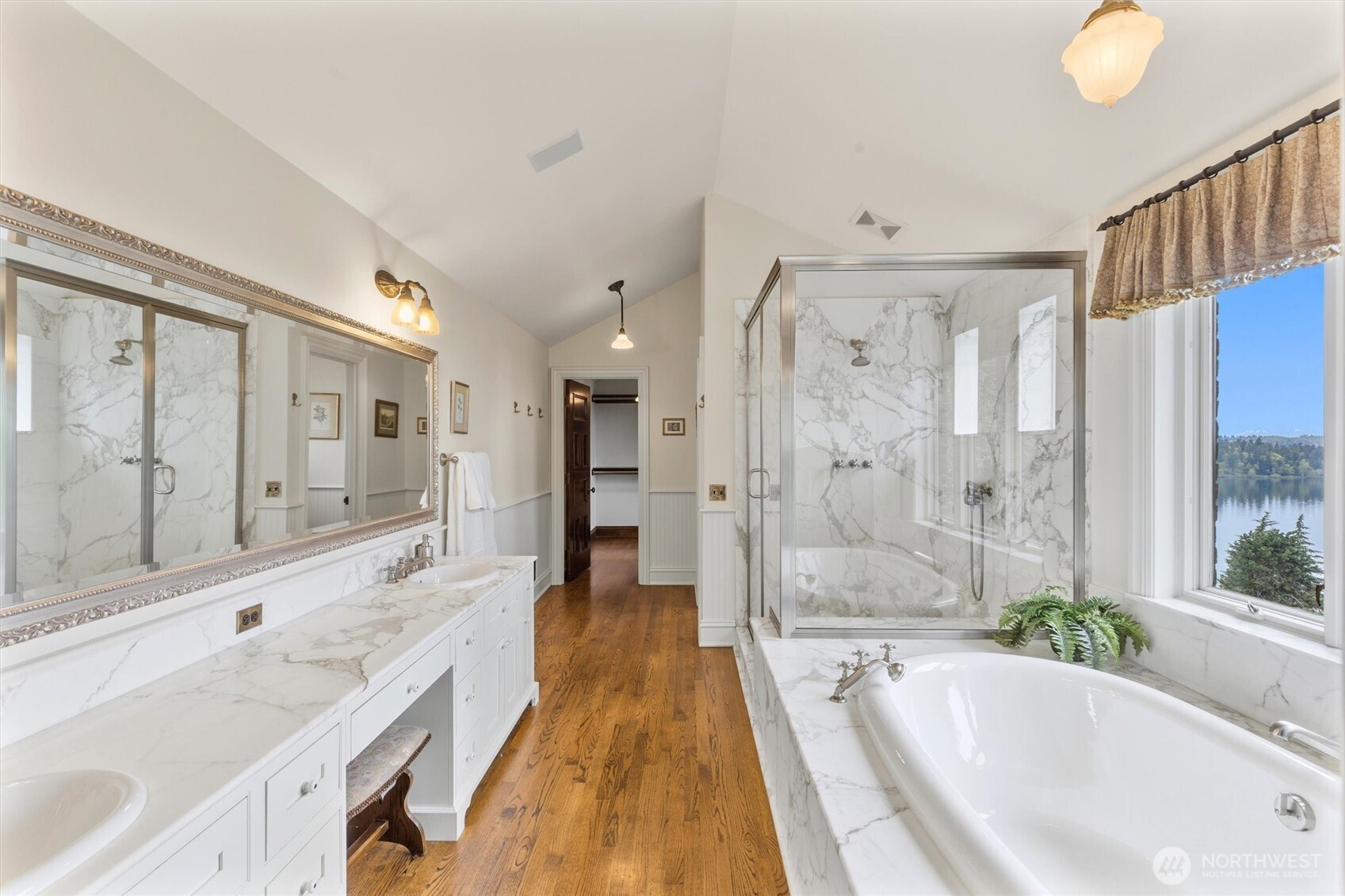 4725 W Mercer Way , Mercer Island, WA 98040-4332