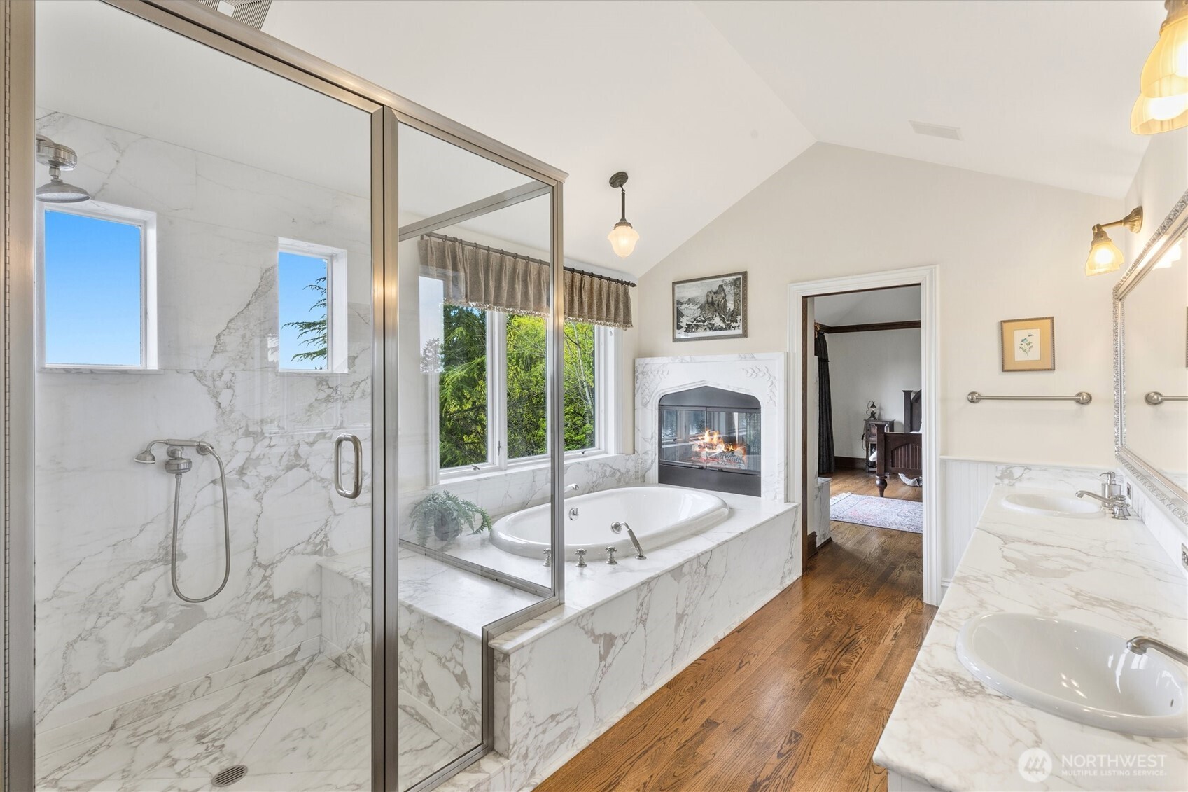 4725 W Mercer Way , Mercer Island, WA 98040-4332