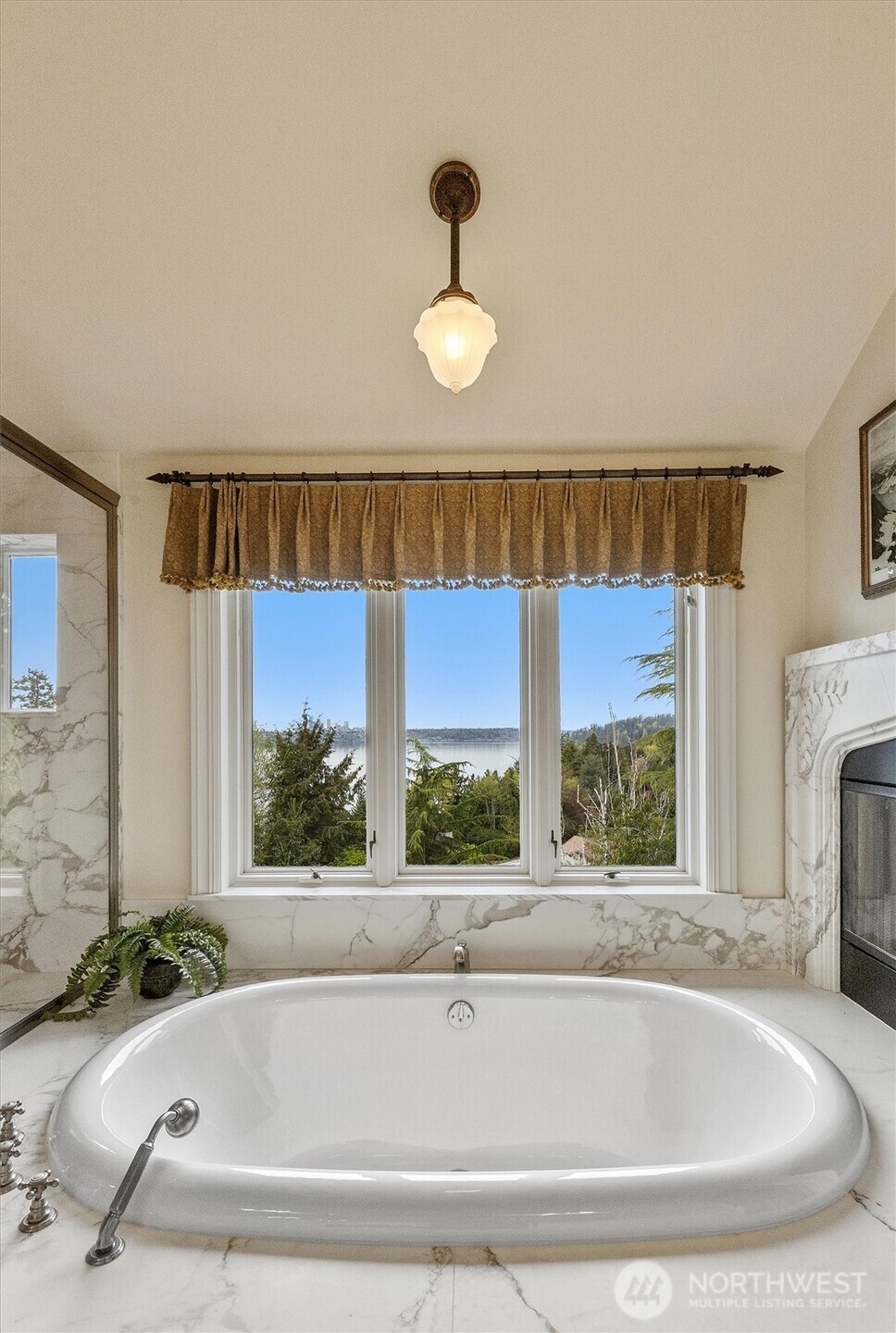 4725 W Mercer Way , Mercer Island, WA 98040-4332