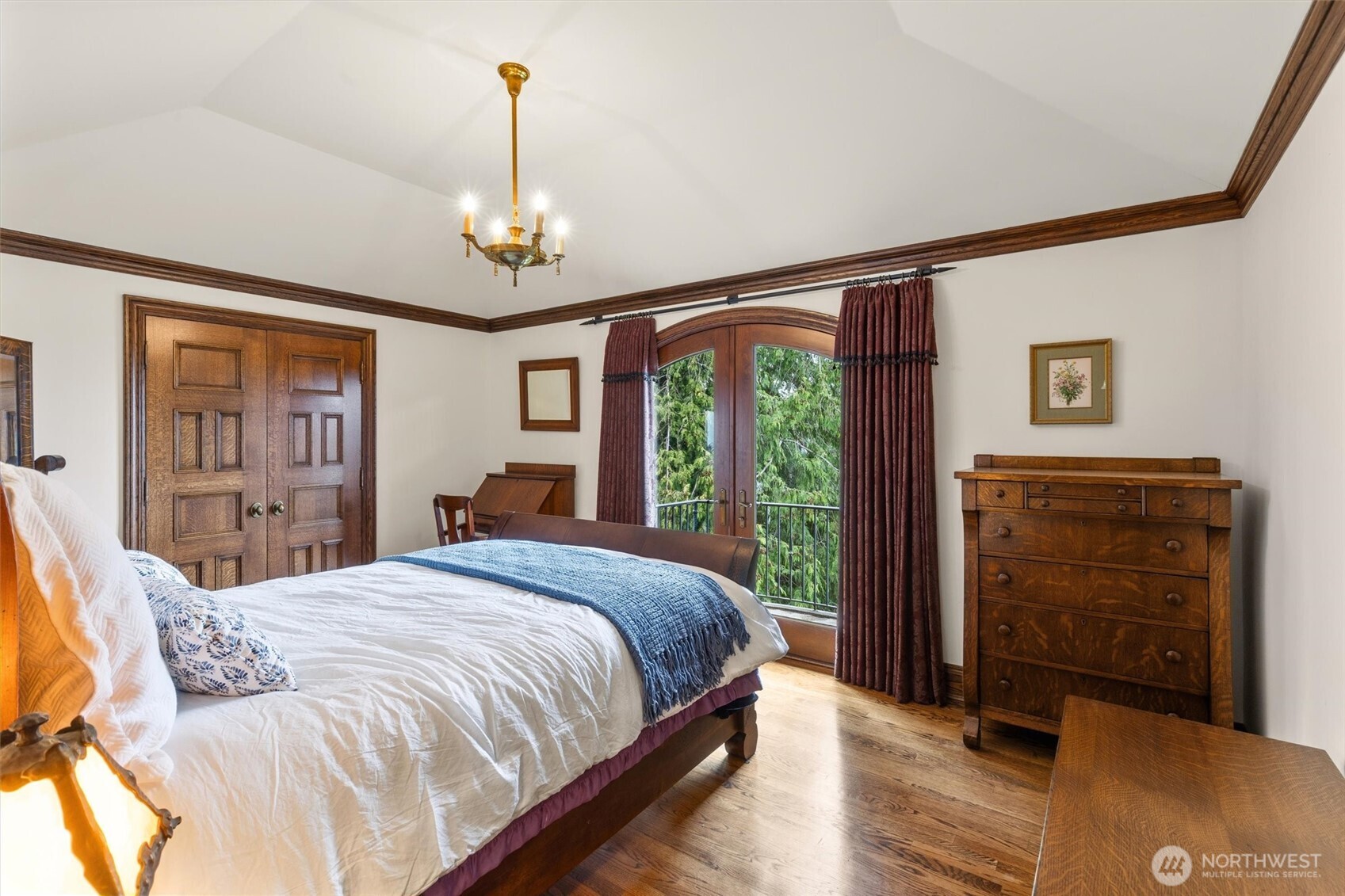 4725 W Mercer Way , Mercer Island, WA 98040-4332