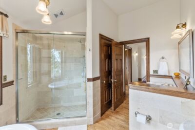 4725 W Mercer Way , Mercer Island, WA 98040-4332 - Photo 32