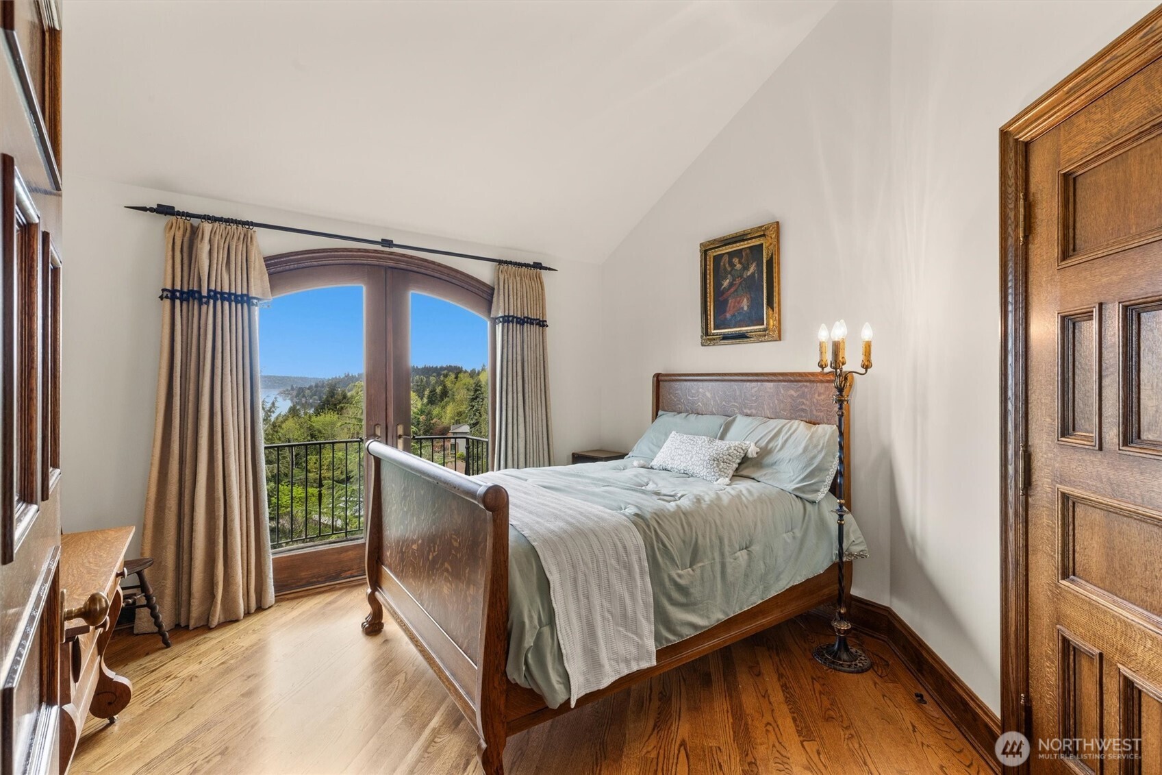 4725 W Mercer Way , Mercer Island, WA 98040-4332