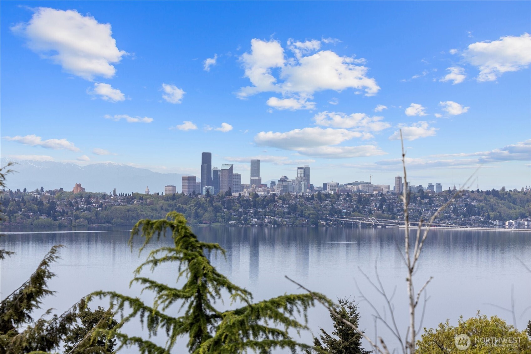4725 W Mercer Way , Mercer Island, WA 98040-4332