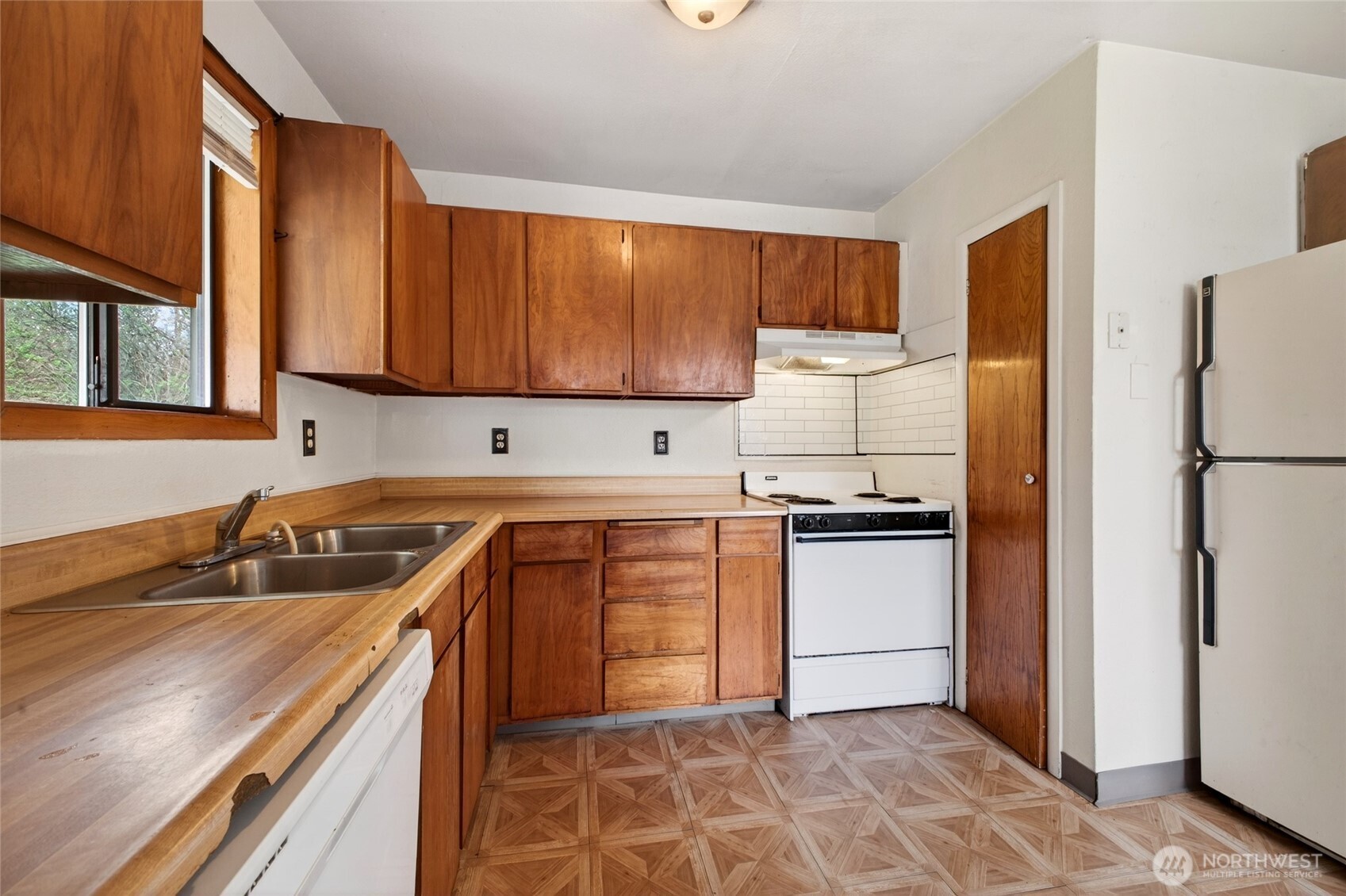 6515 E E Street , Tacoma, WA 98404