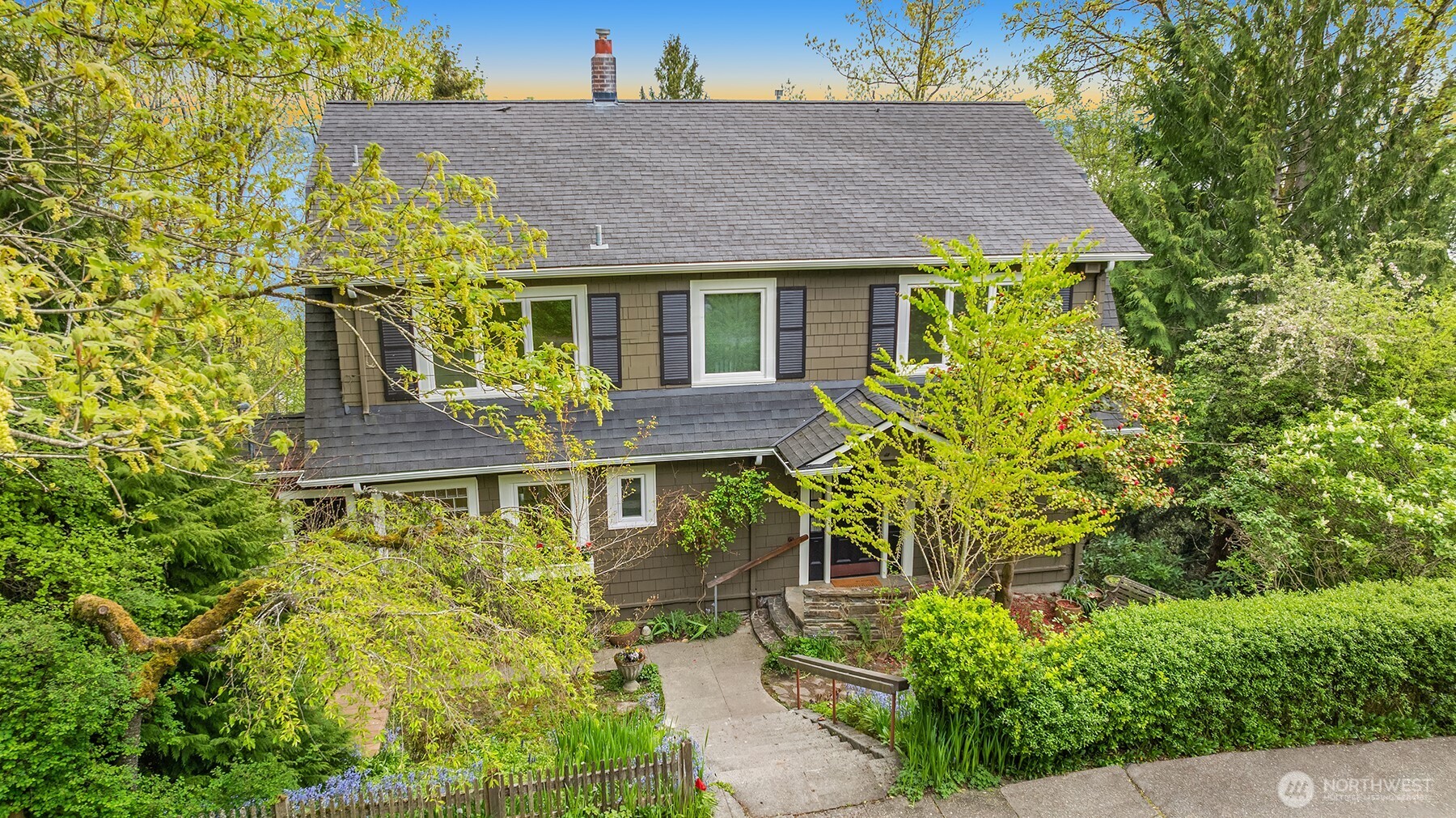 412 36th Avenue , Seattle, WA 98122-6416