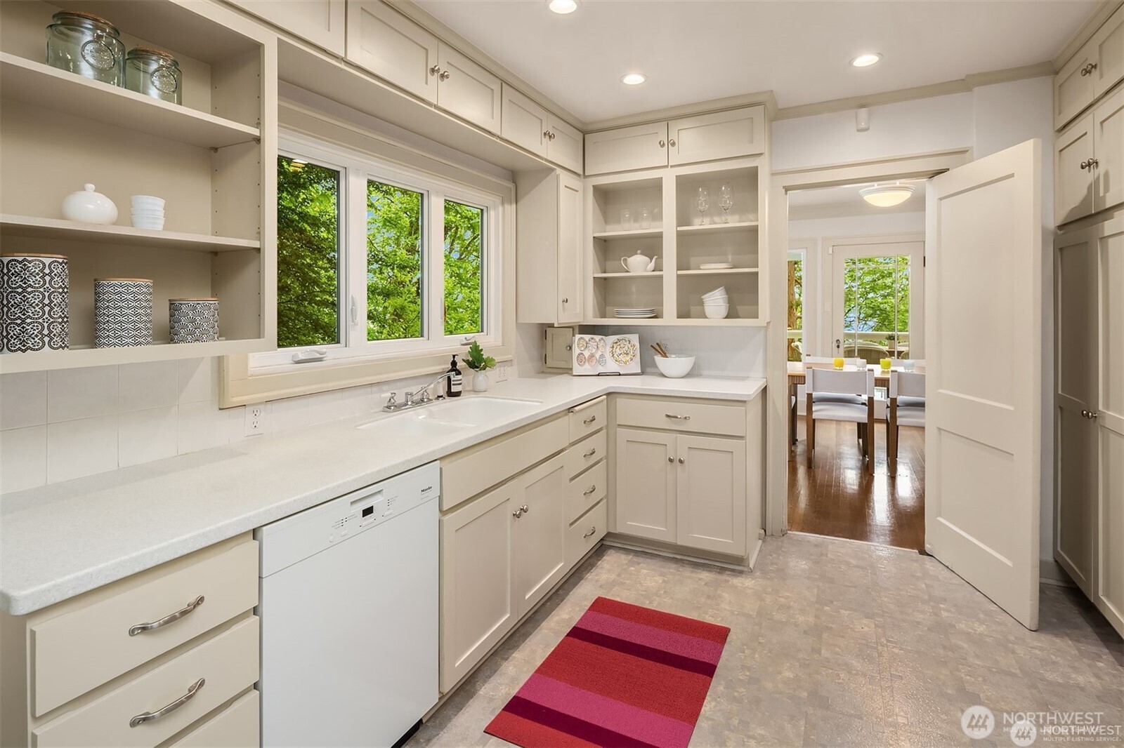 412 36th Avenue , Seattle, WA 98122-6416