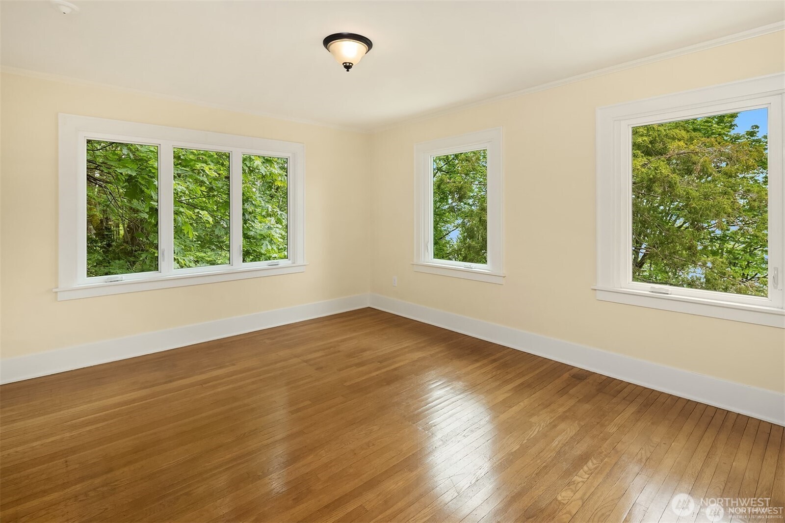 412 36th Avenue , Seattle, WA 98122-6416