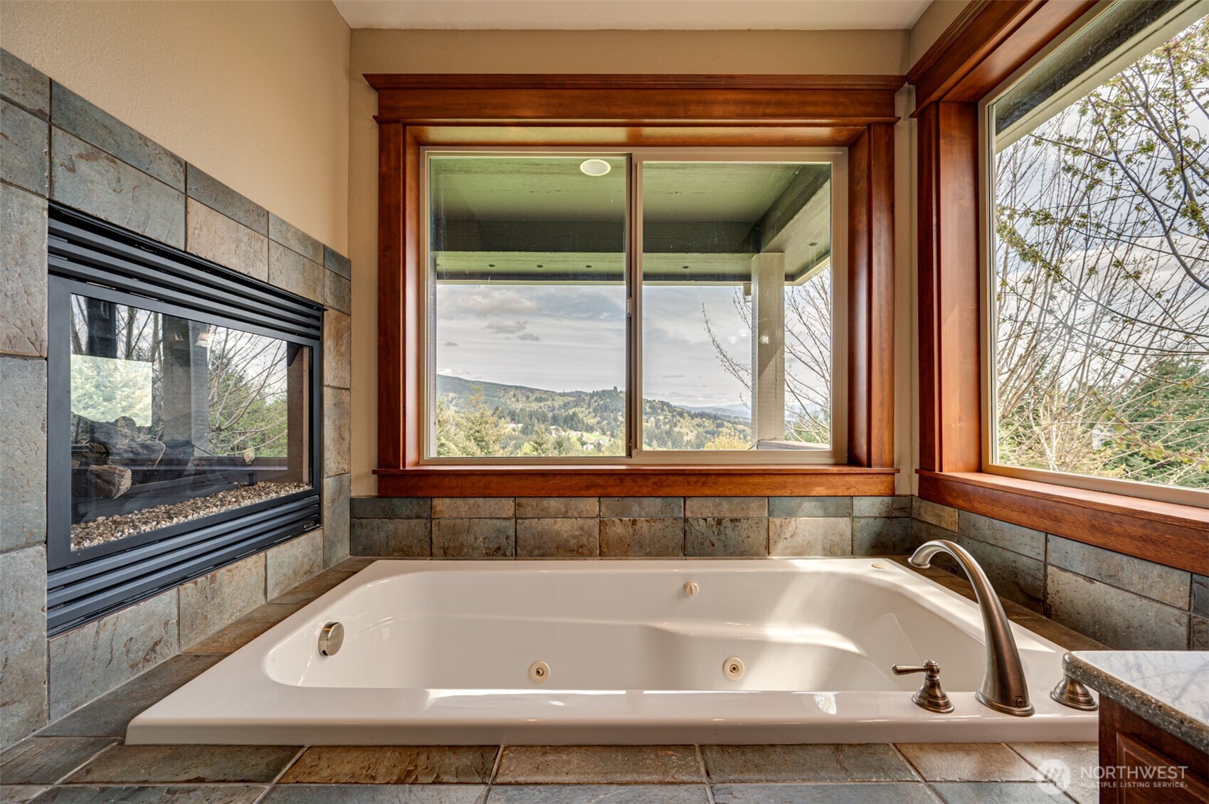 200 Pineridge Drive , Woodland, WA 98674
