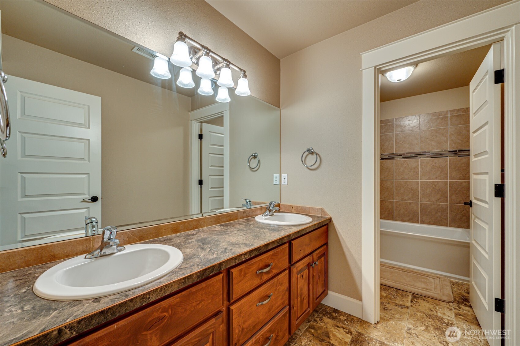 200 Pineridge Drive , Woodland, WA 98674