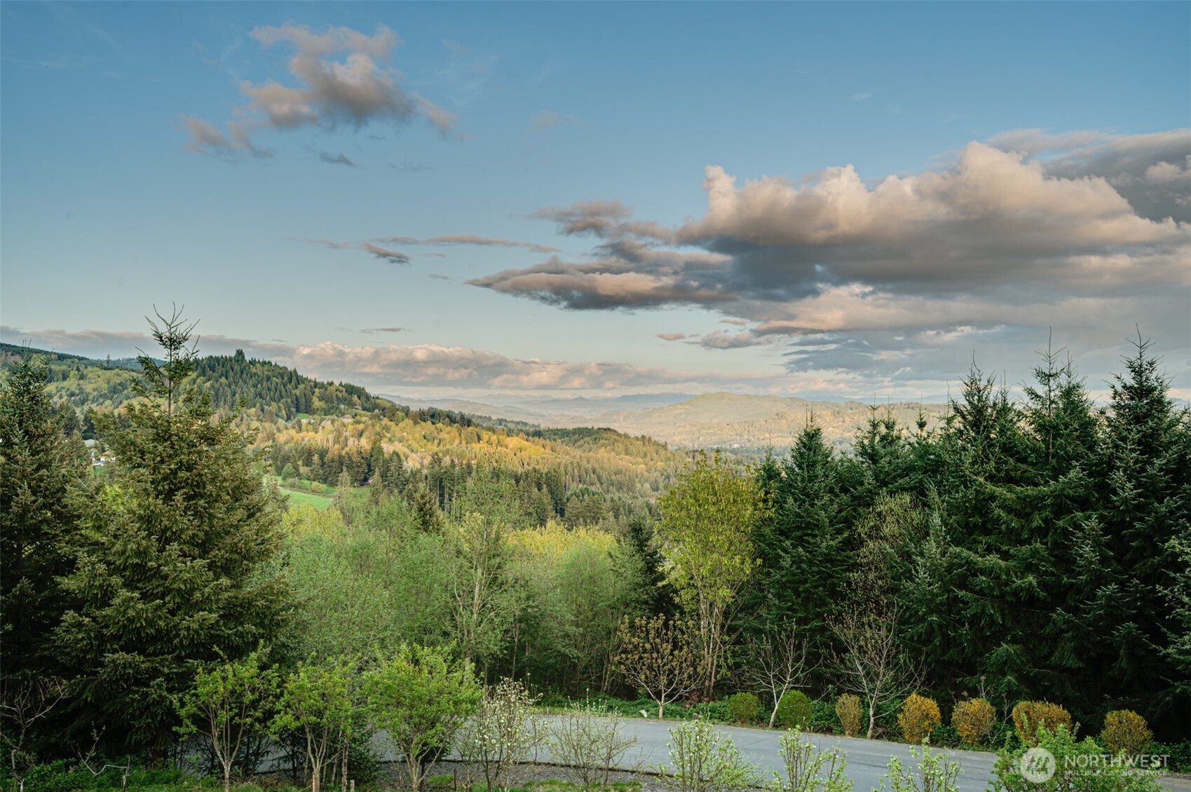 200 Pineridge Drive , Woodland, WA 98674