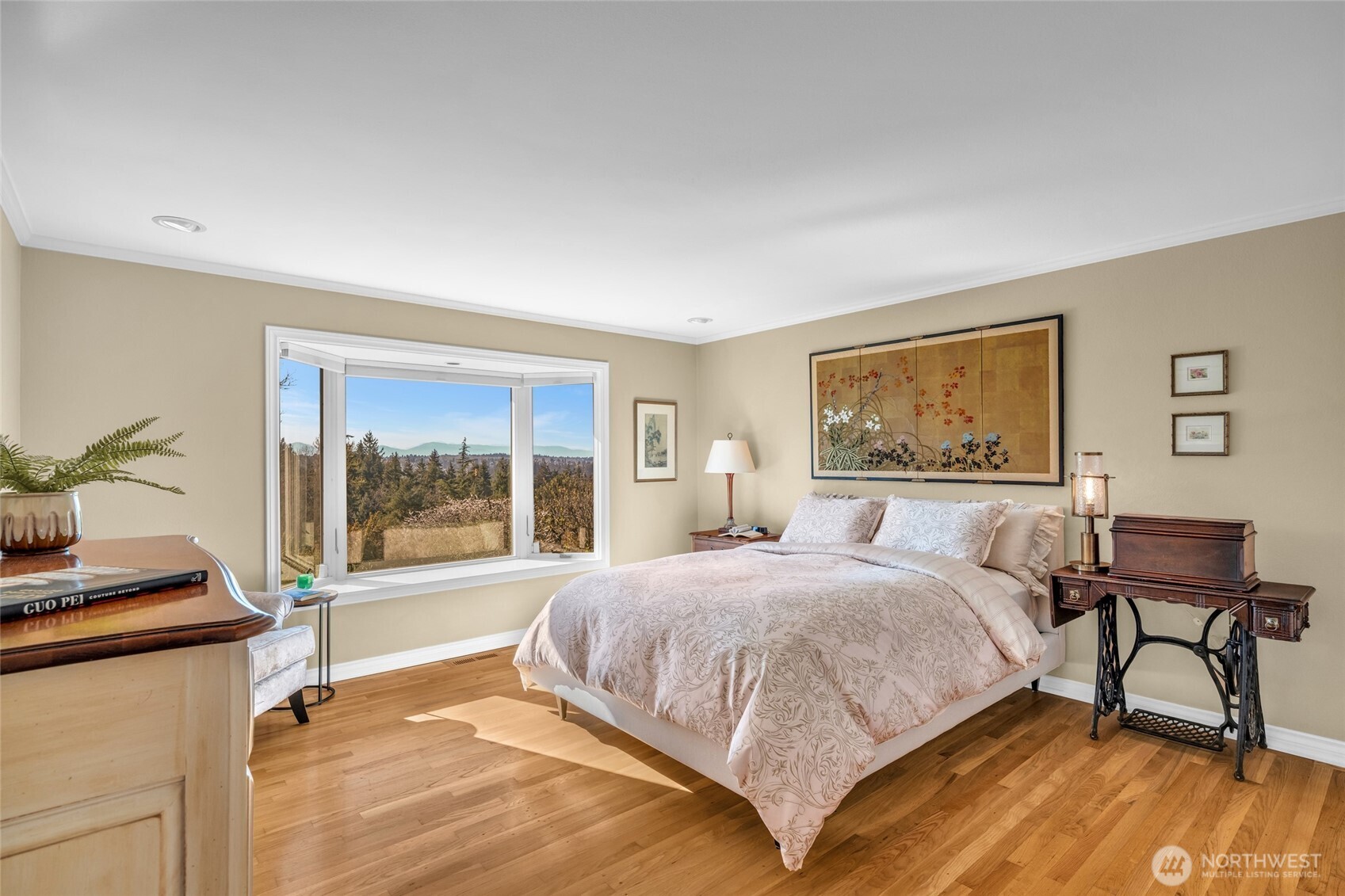 6749 82nd Avenue SE, Mercer Island, WA 98040