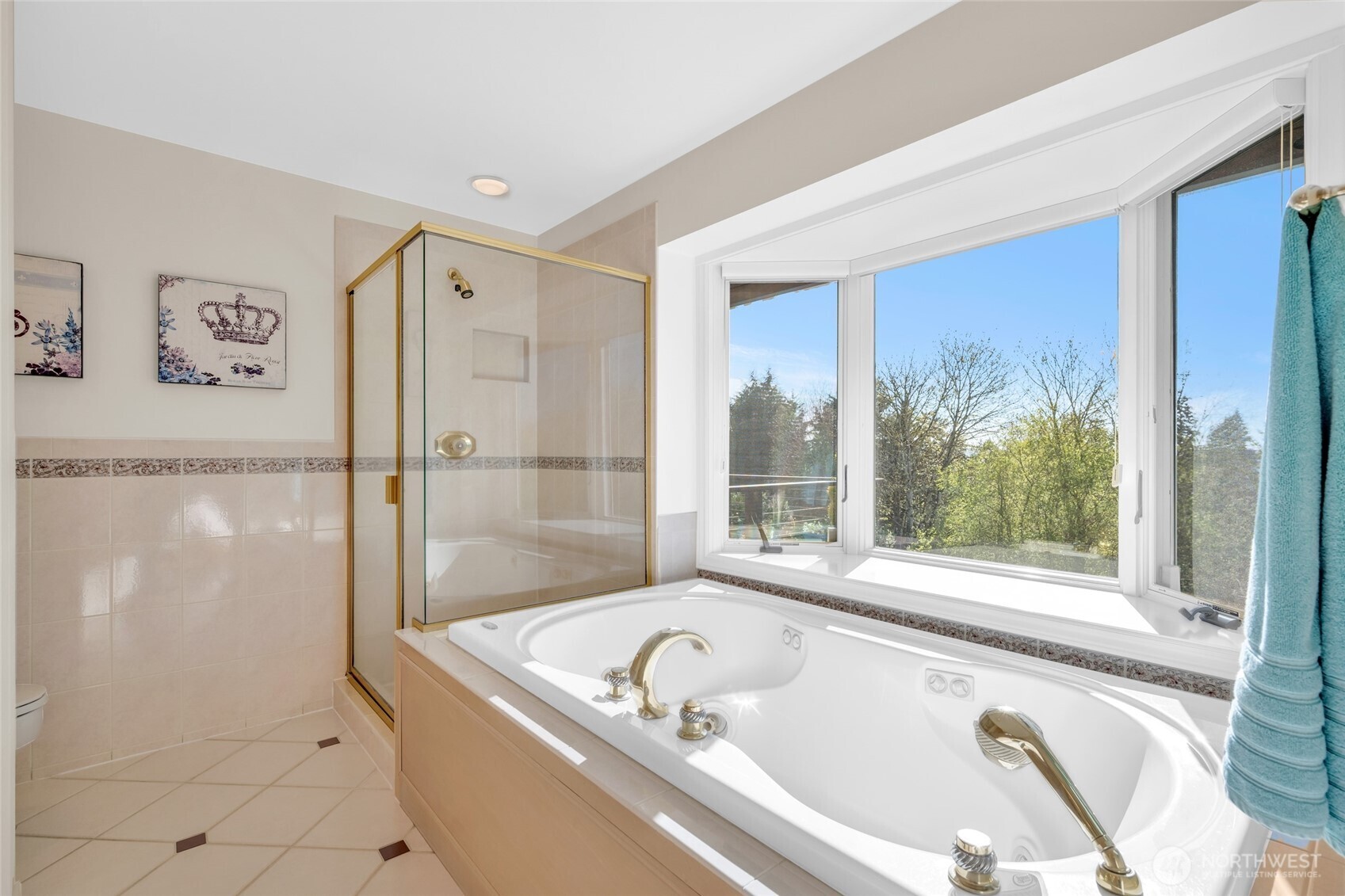 6749 82nd Avenue SE, Mercer Island, WA 98040