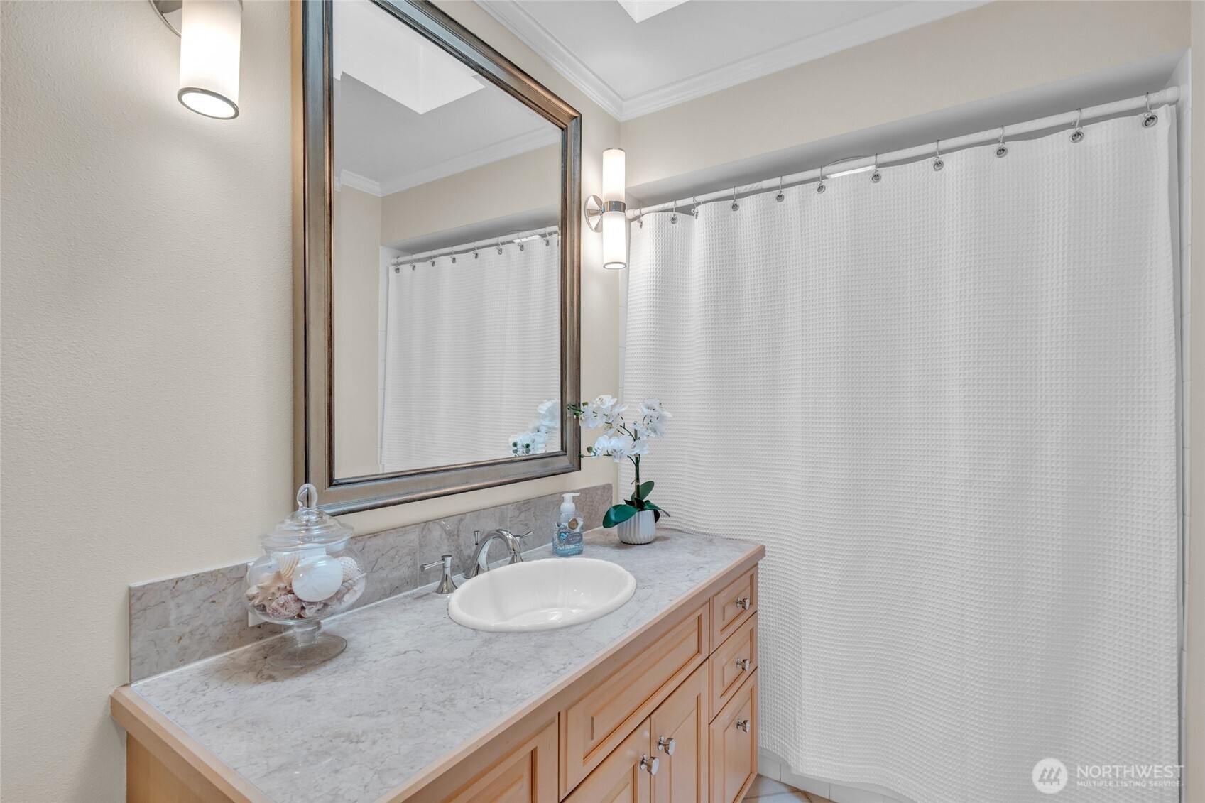 6749 82nd Avenue SE, Mercer Island, WA 98040