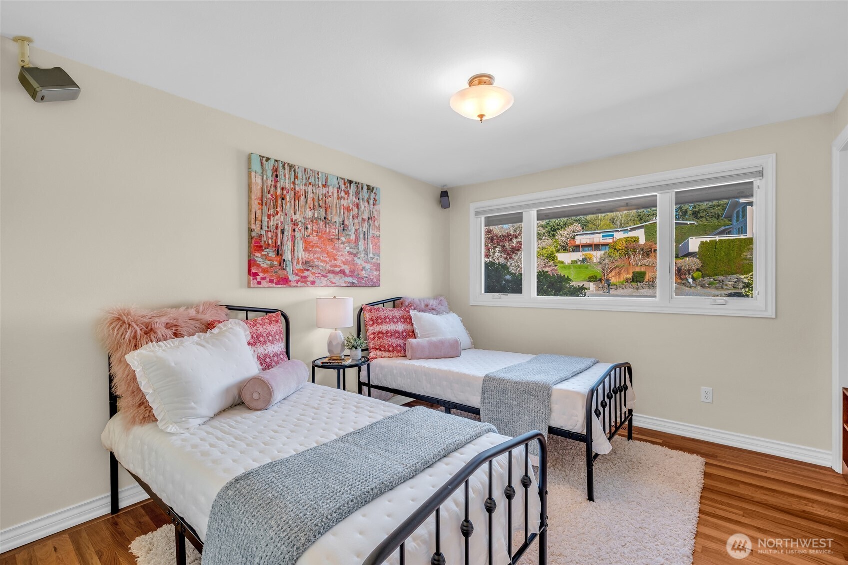 6749 82nd Avenue SE, Mercer Island, WA 98040