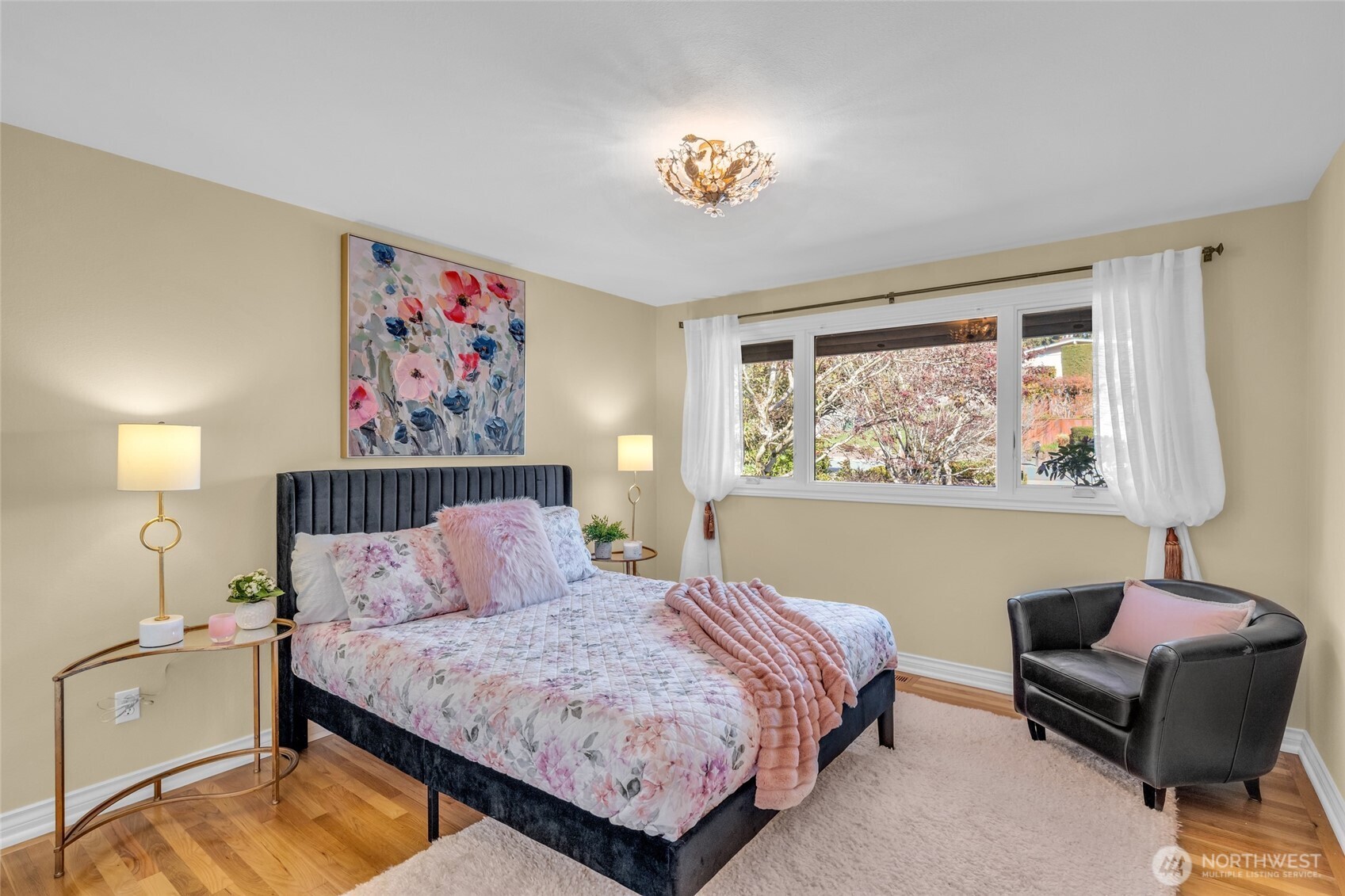 6749 82nd Avenue SE, Mercer Island, WA 98040