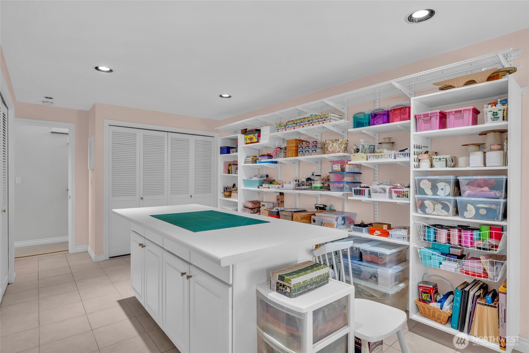 6749 82nd Avenue SE, Mercer Island, WA 98040