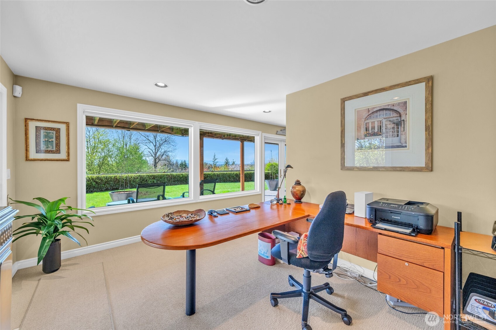 6749 82nd Avenue SE, Mercer Island, WA 98040