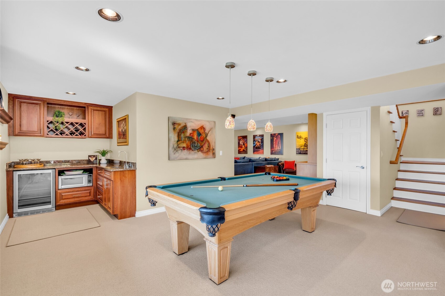 6749 82nd Avenue SE, Mercer Island, WA 98040