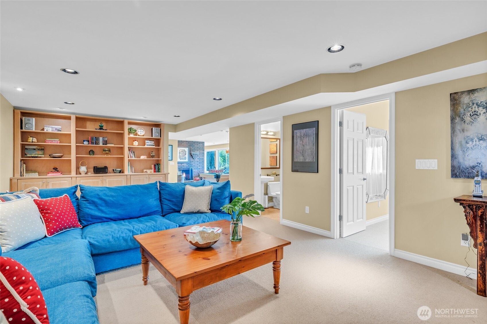 6749 82nd Avenue SE, Mercer Island, WA 98040