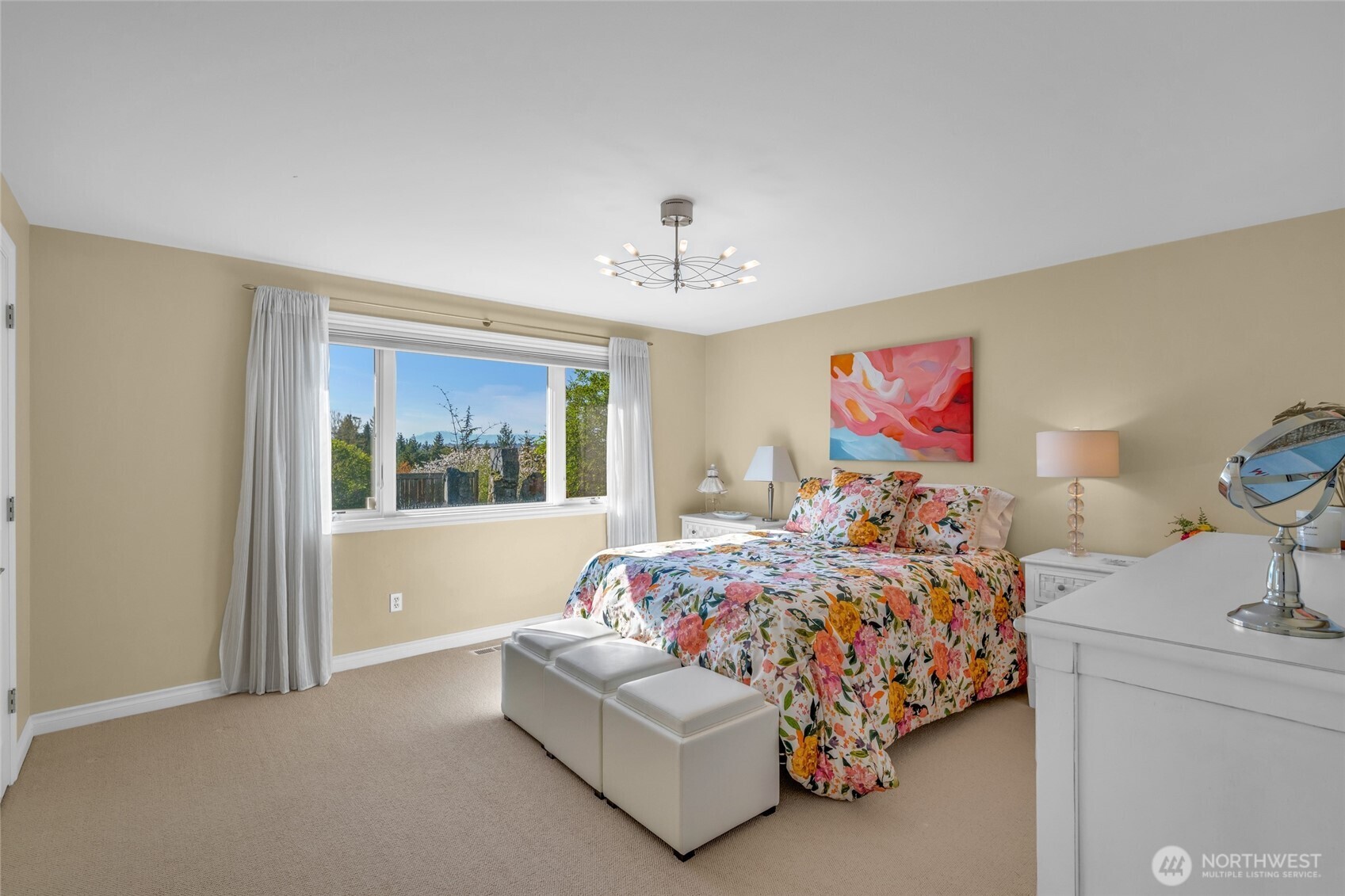 6749 82nd Avenue SE, Mercer Island, WA 98040