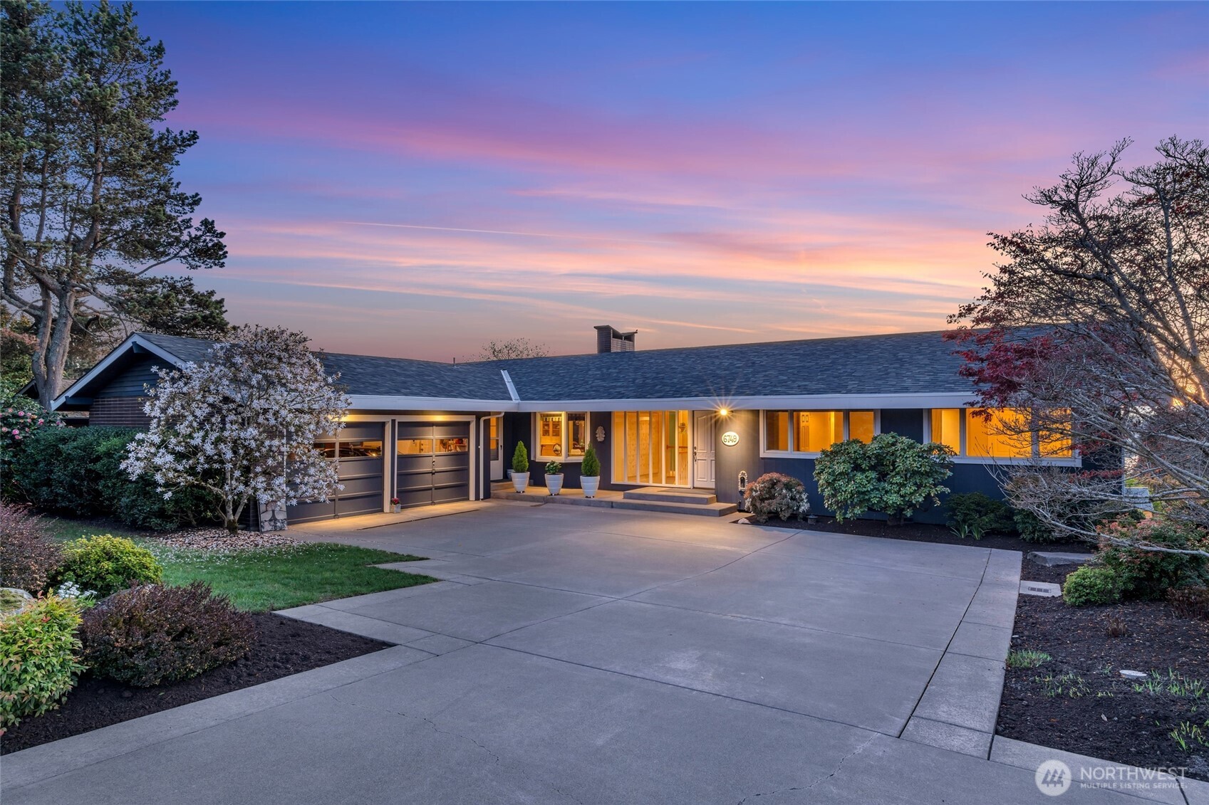 6749 82nd Avenue SE, Mercer Island, WA 98040