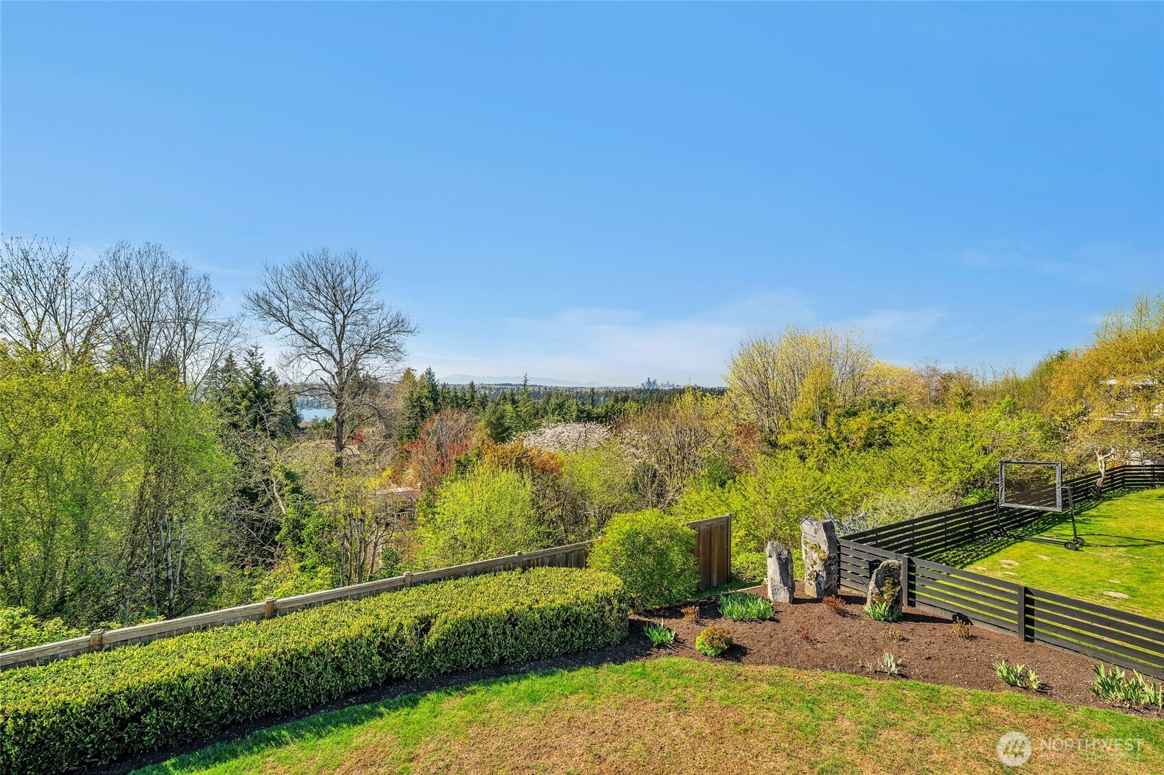 6749 82nd Avenue SE, Mercer Island, WA 98040