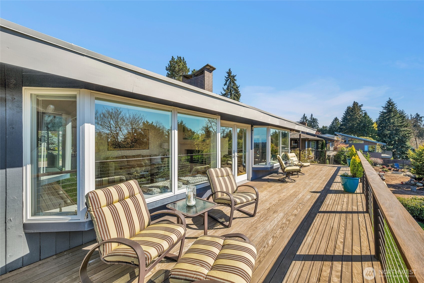 6749 82nd Avenue SE, Mercer Island, WA 98040