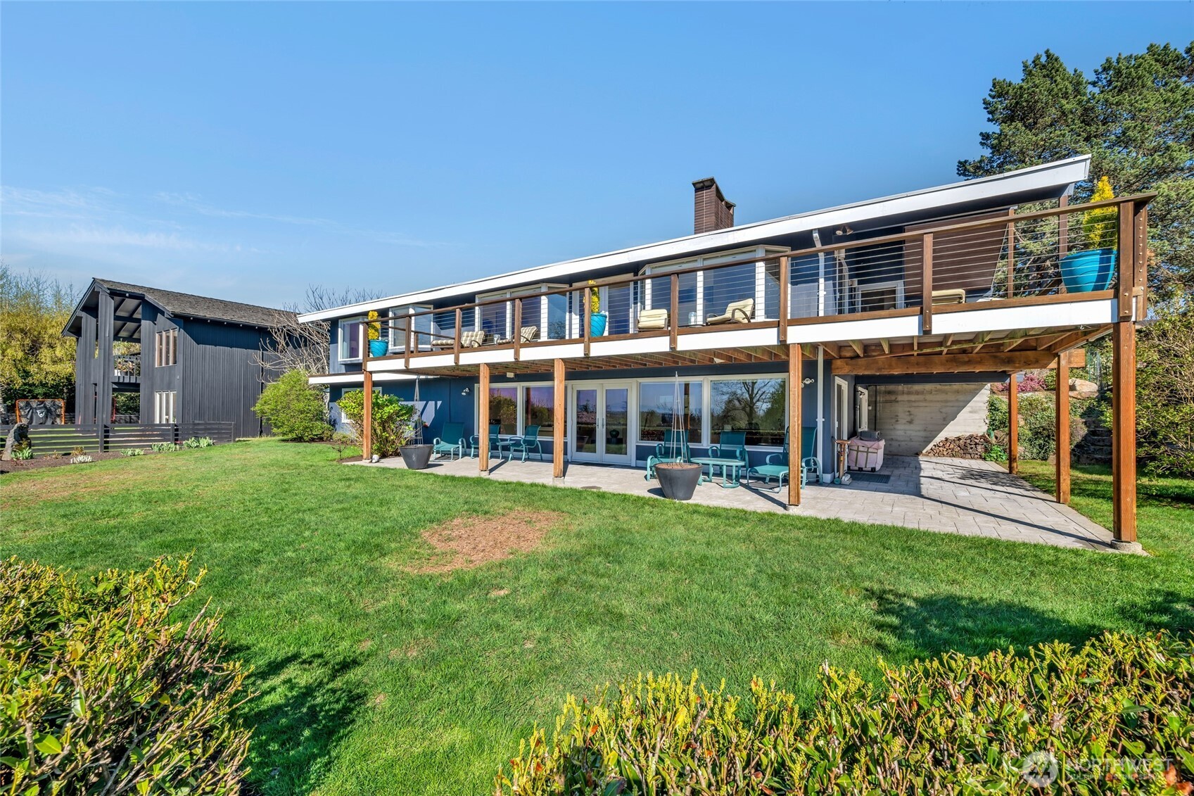 6749 82nd Avenue SE, Mercer Island, WA 98040