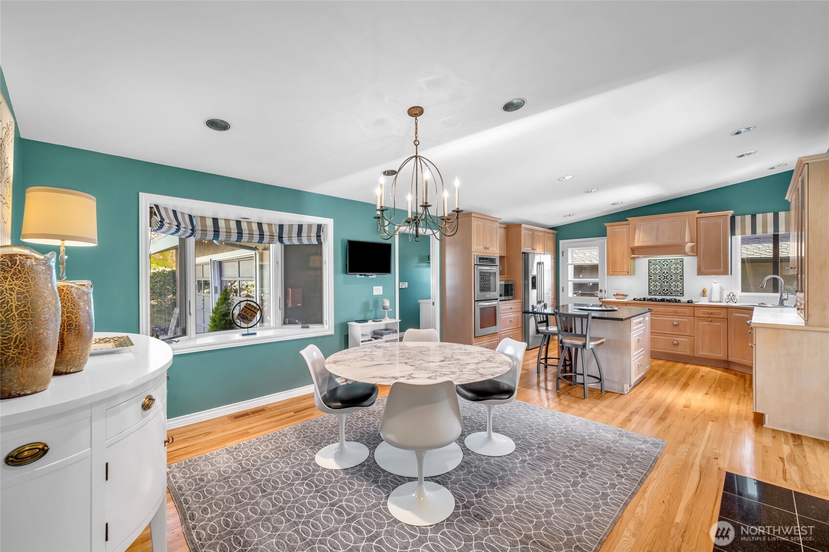 6749 82nd Avenue SE, Mercer Island, WA 98040