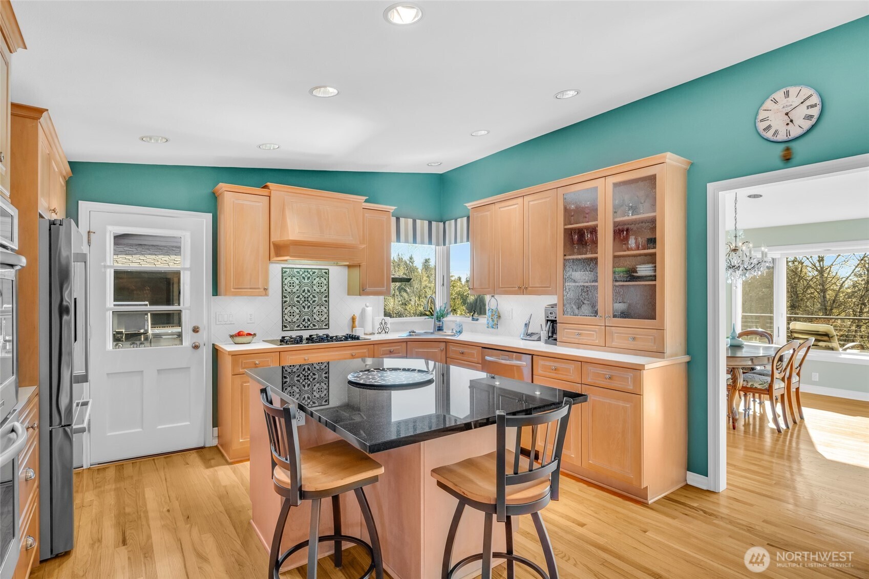 6749 82nd Avenue SE, Mercer Island, WA 98040