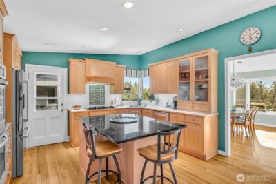 6749 82nd Avenue SE, Mercer Island, WA 98040 - Photo 9