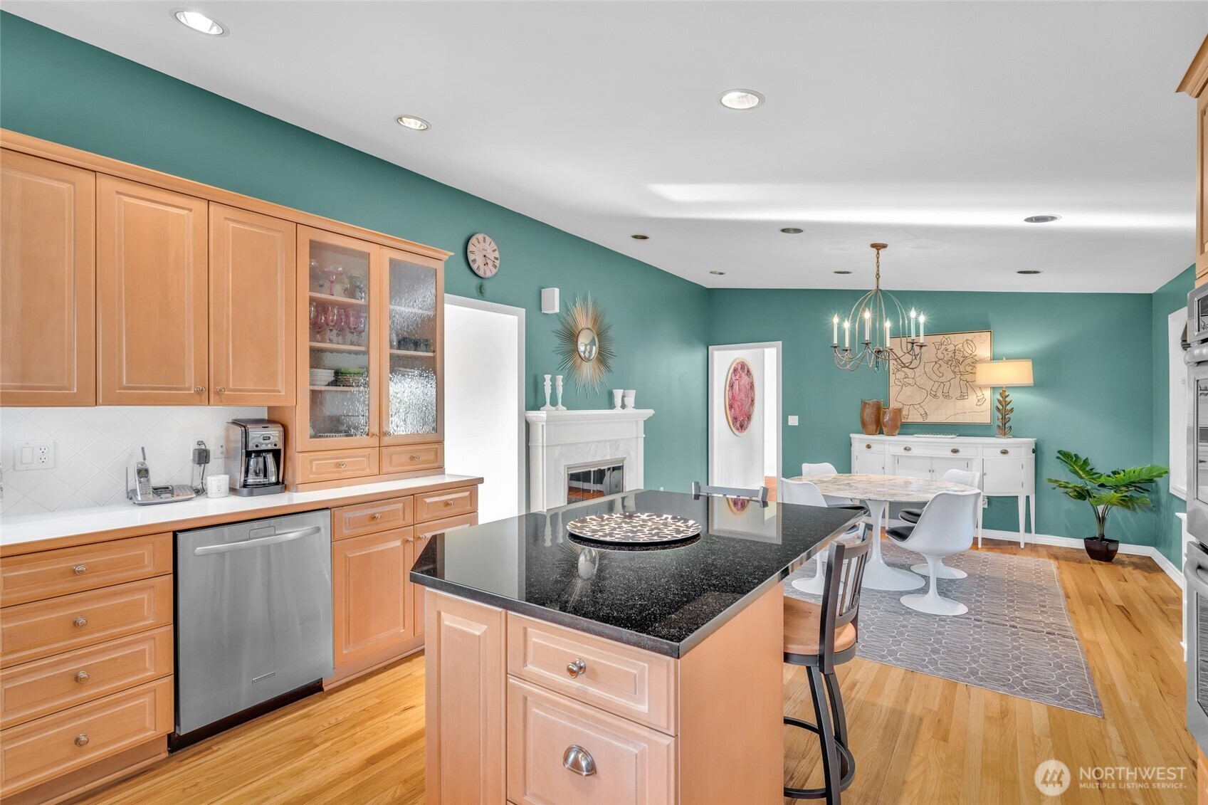 6749 82nd Avenue SE, Mercer Island, WA 98040