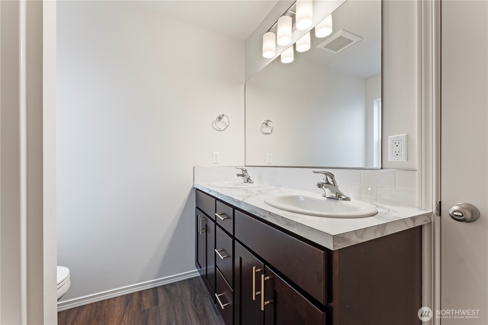 925 La Vista Drive , Warden, WA 98857
