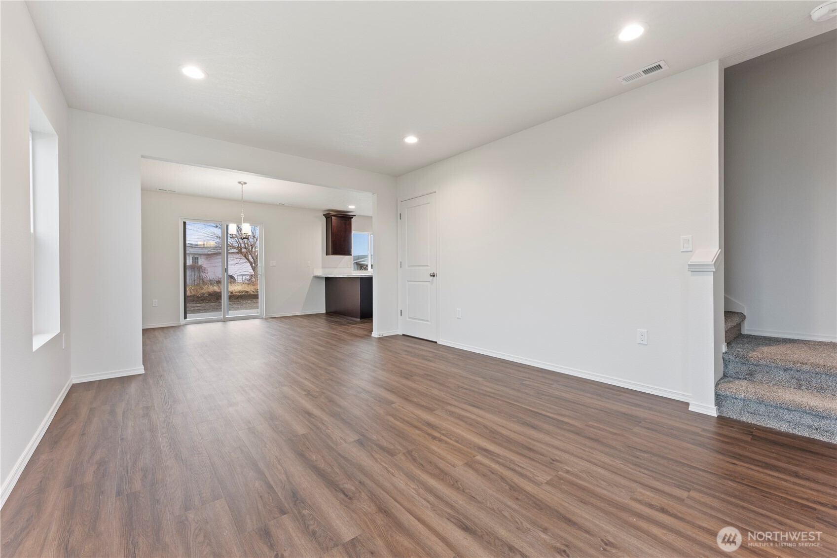 925 La Vista Drive , Warden, WA 98857