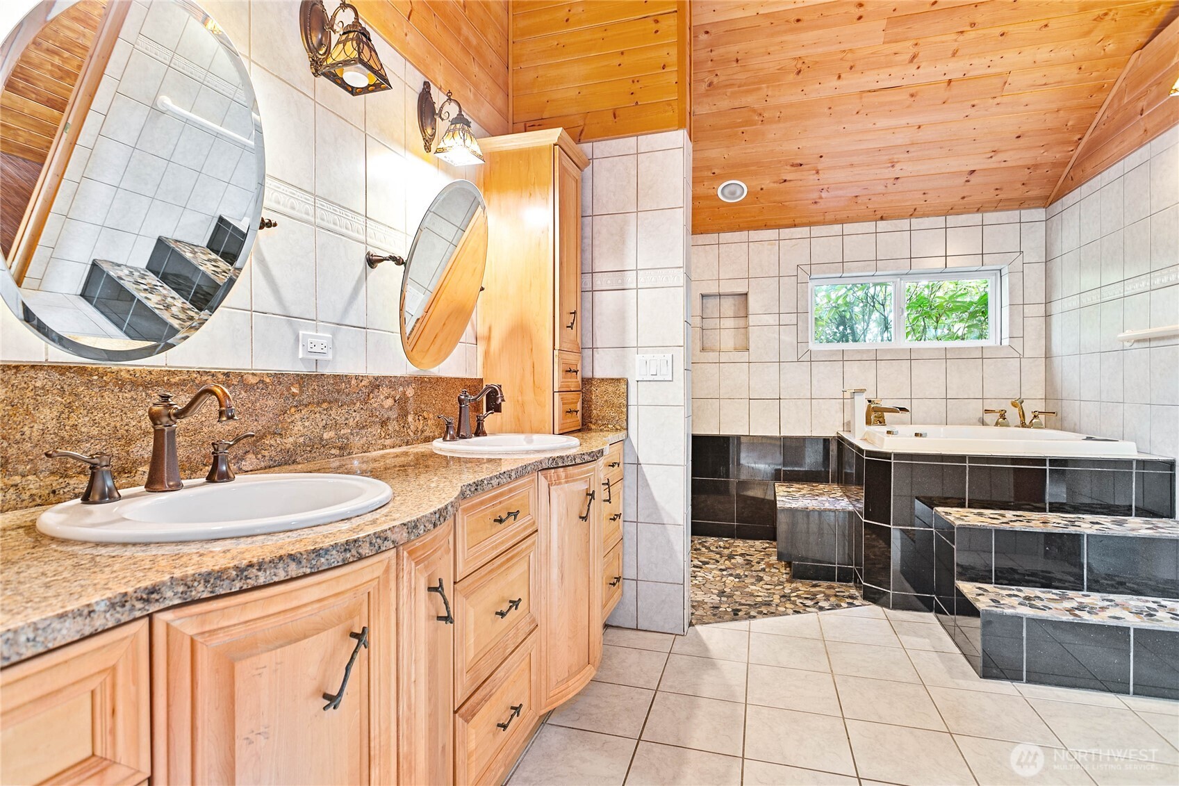 1100 Greenleaf Avenue , Burlington, WA 98233