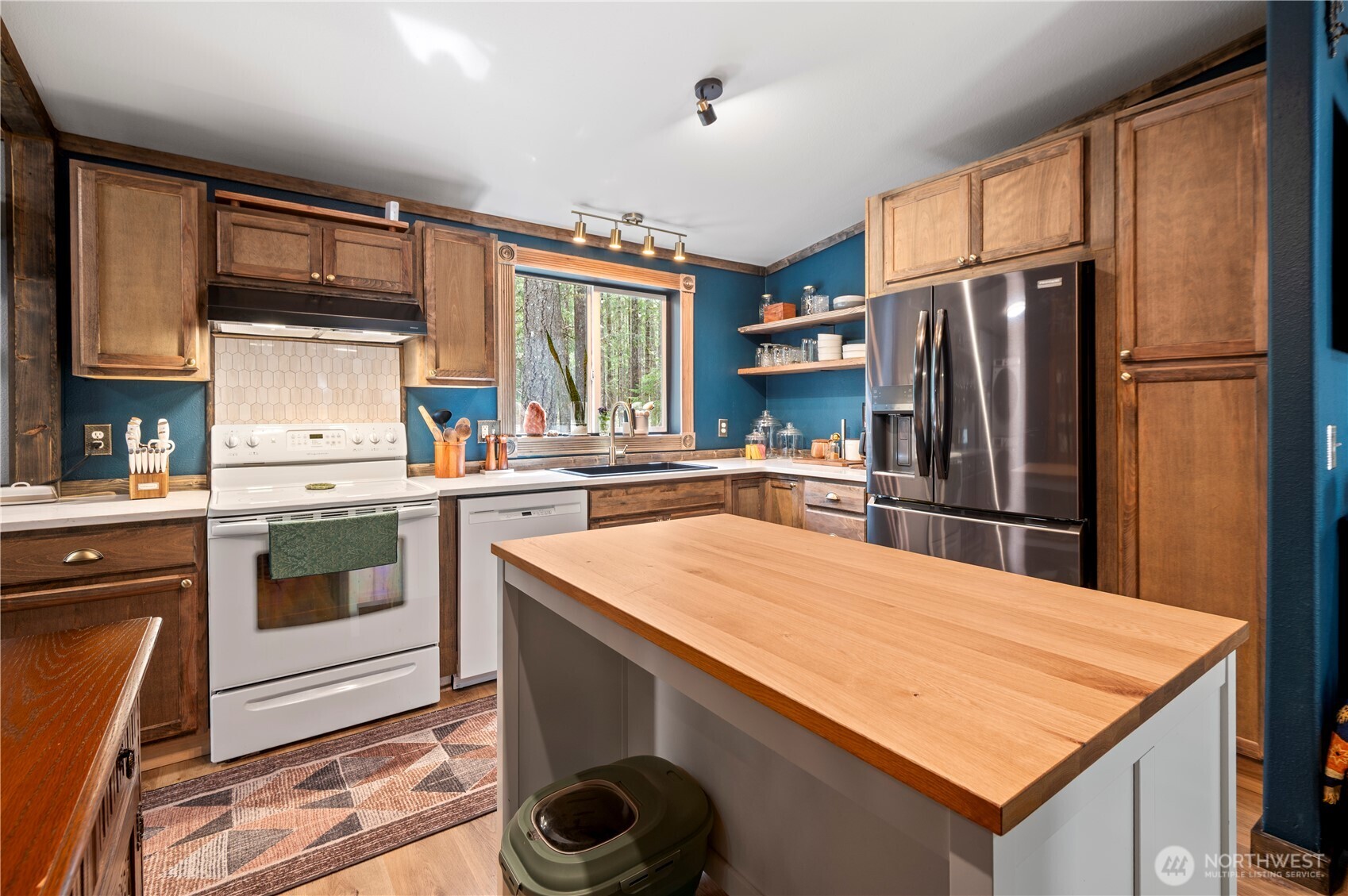 231 N Olympic Way , Hoodsport, WA 98548