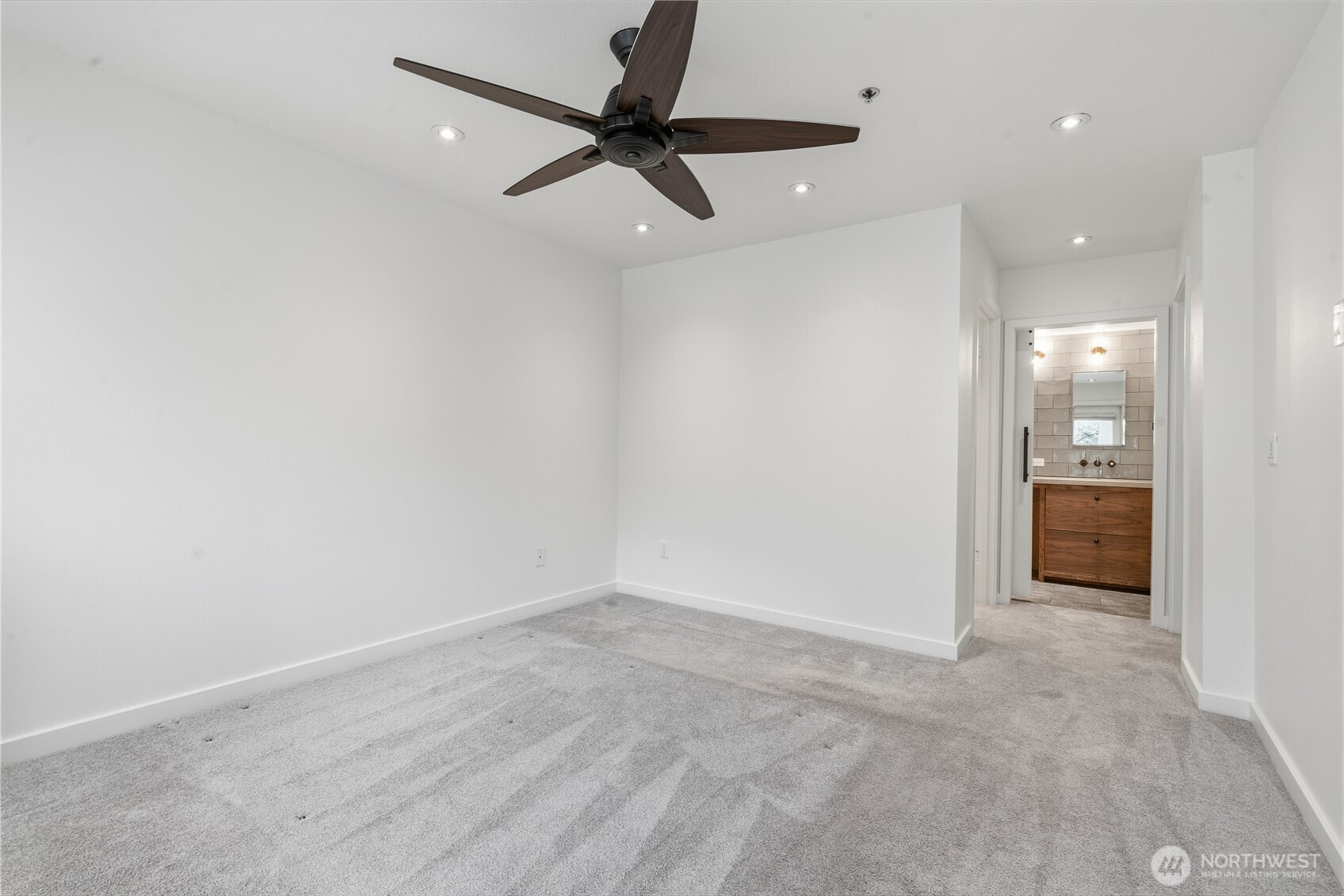 701 Galer St #609, Seattle, WA 98109