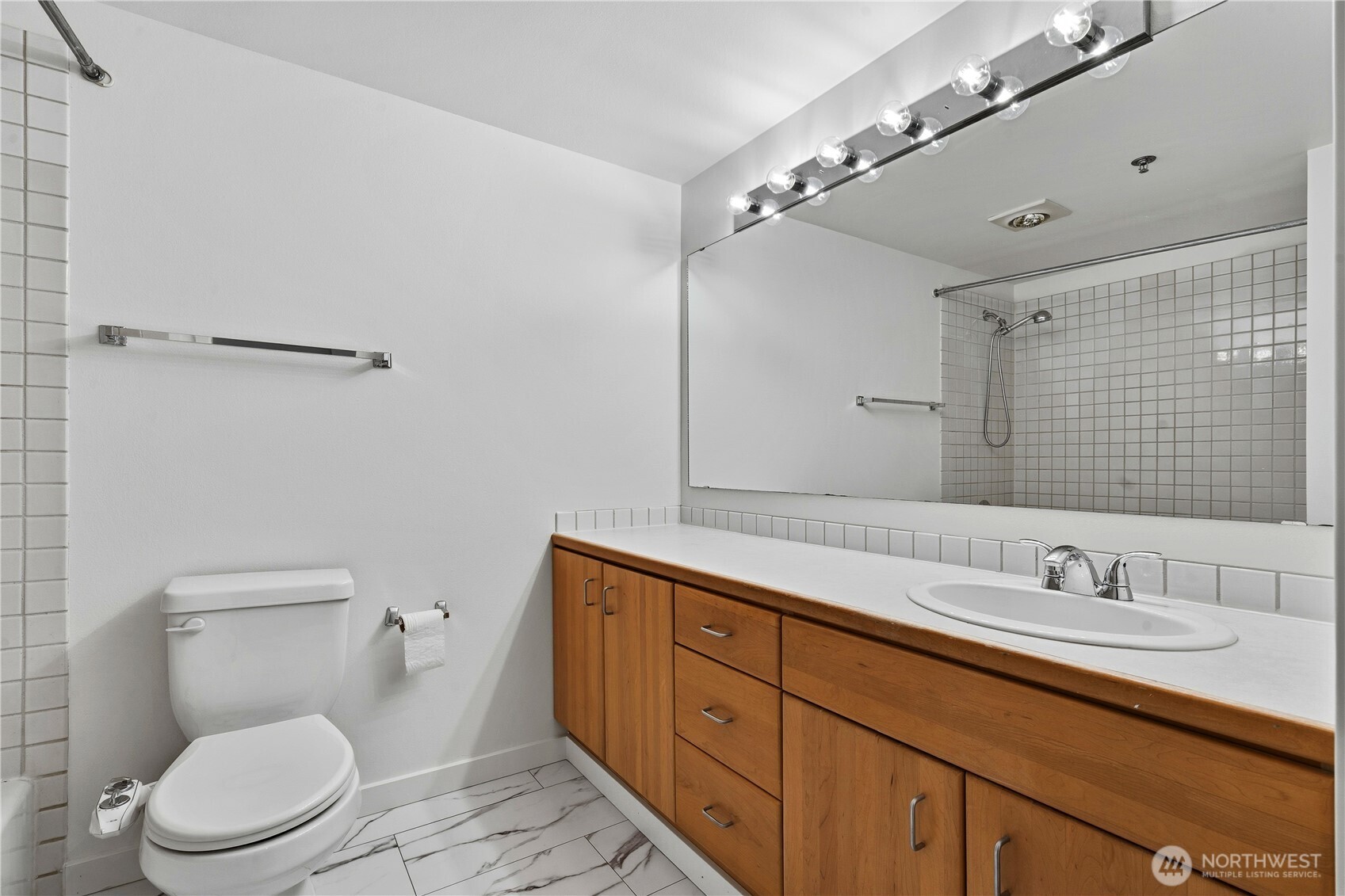701 Galer St #609, Seattle, WA 98109