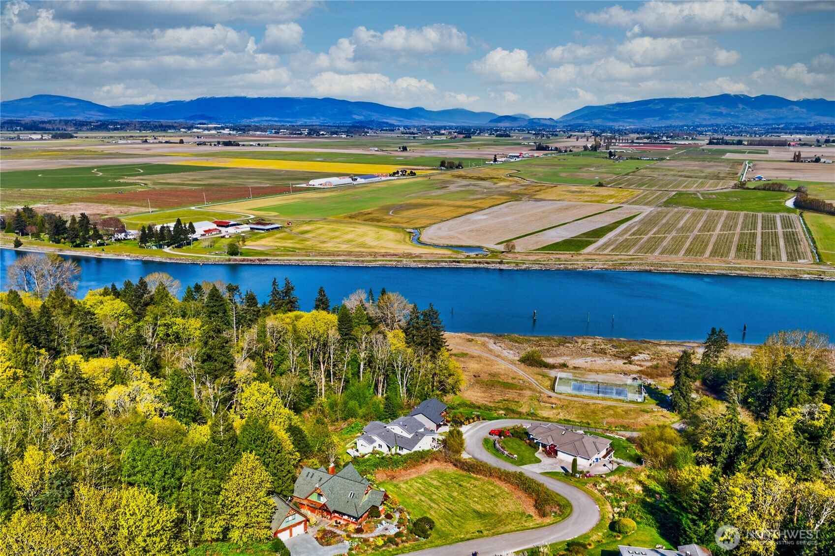 8 Sahalie Road , La Conner, WA 98257