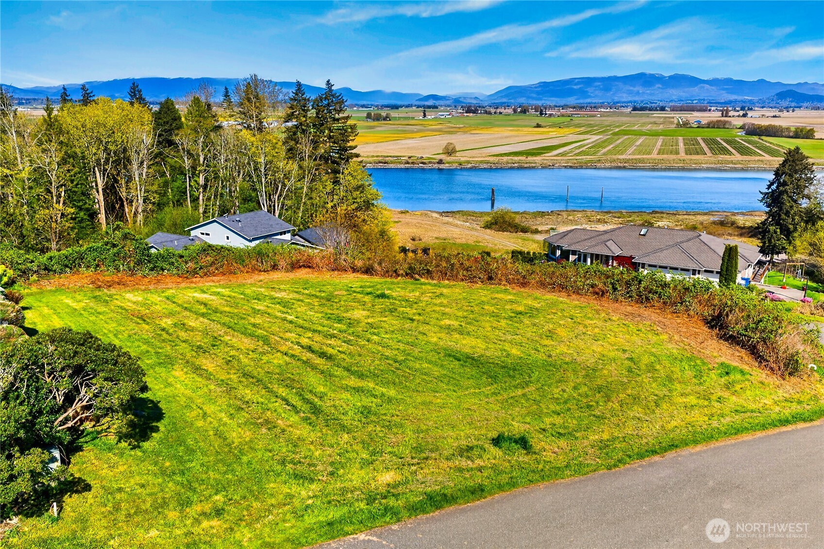 8 Sahalie Road , La Conner, WA 98257