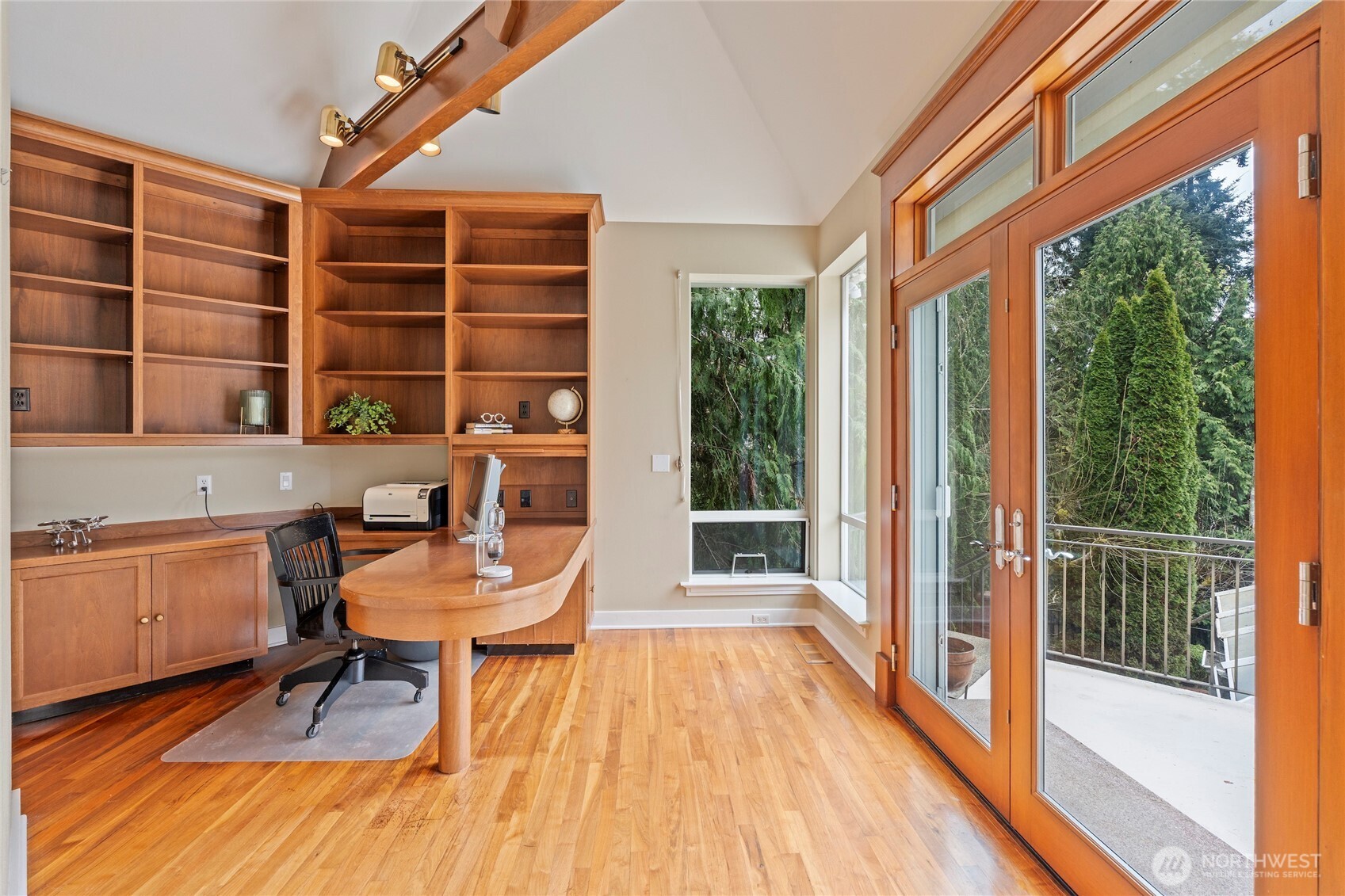 5601 W Mercer Way , Mercer Island, WA 98040